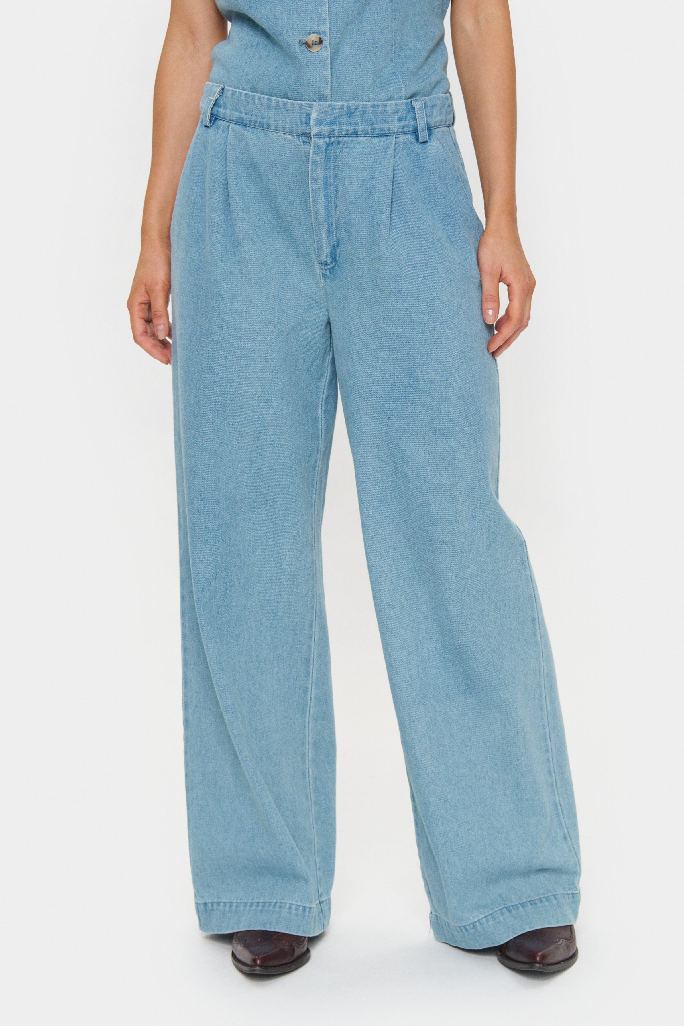 JaclynSZ Hose LOOKBOOK FRONT 30513877-174412