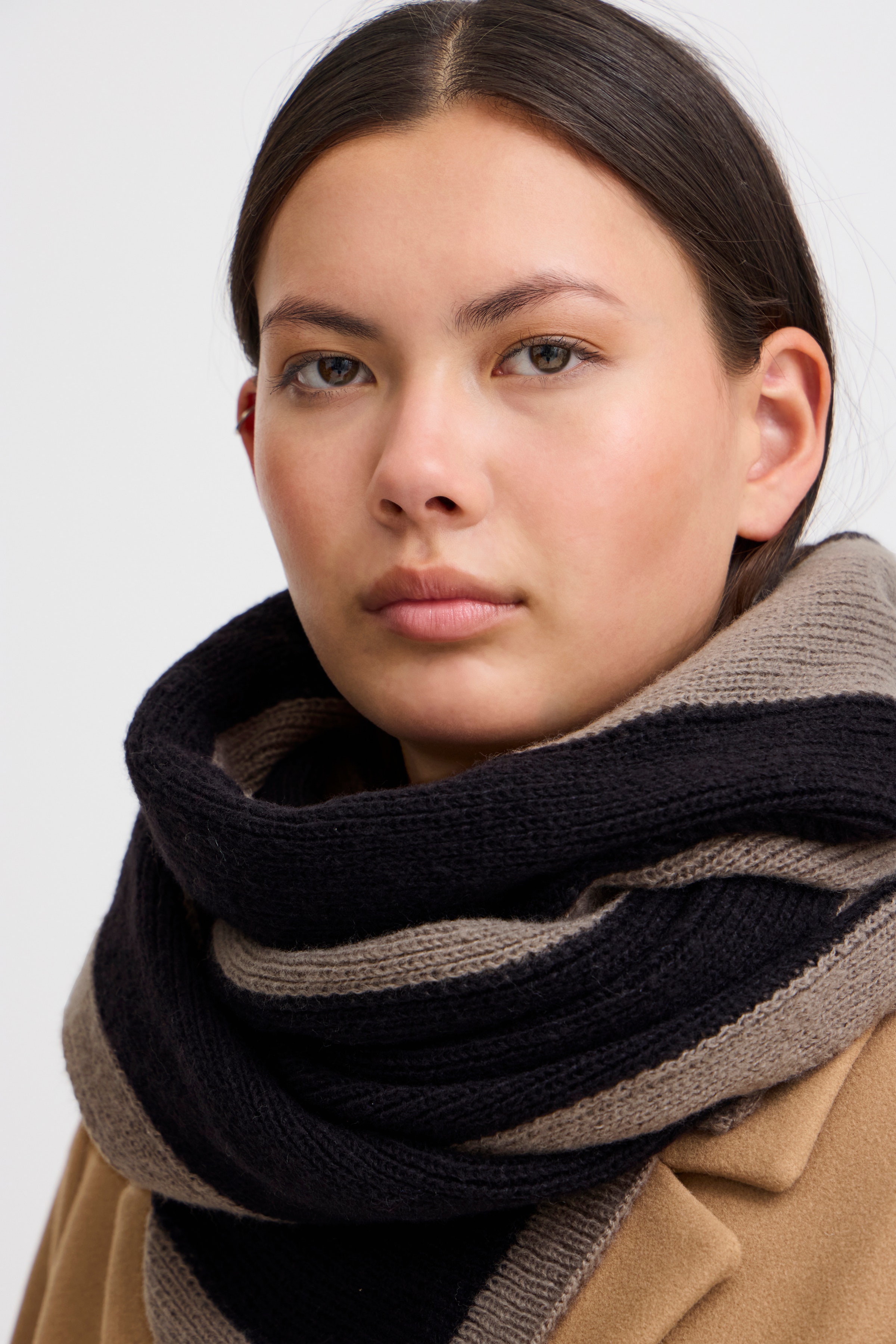 IATHORA Skjerf LOOKBOOK FRONT 20121726-194008