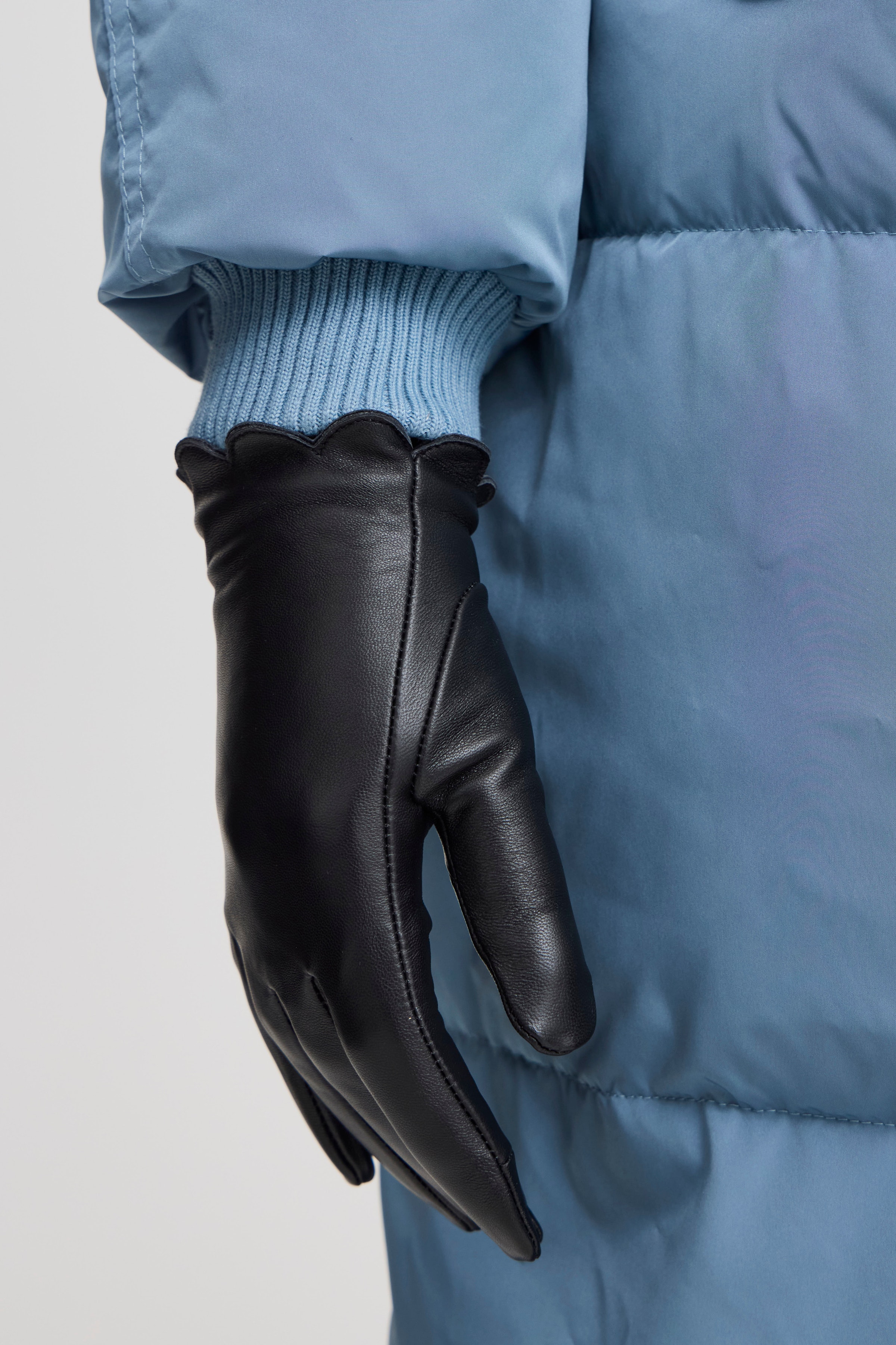 IAGIRRA Hansker LOOKBOOK FRONT 20121710-194008