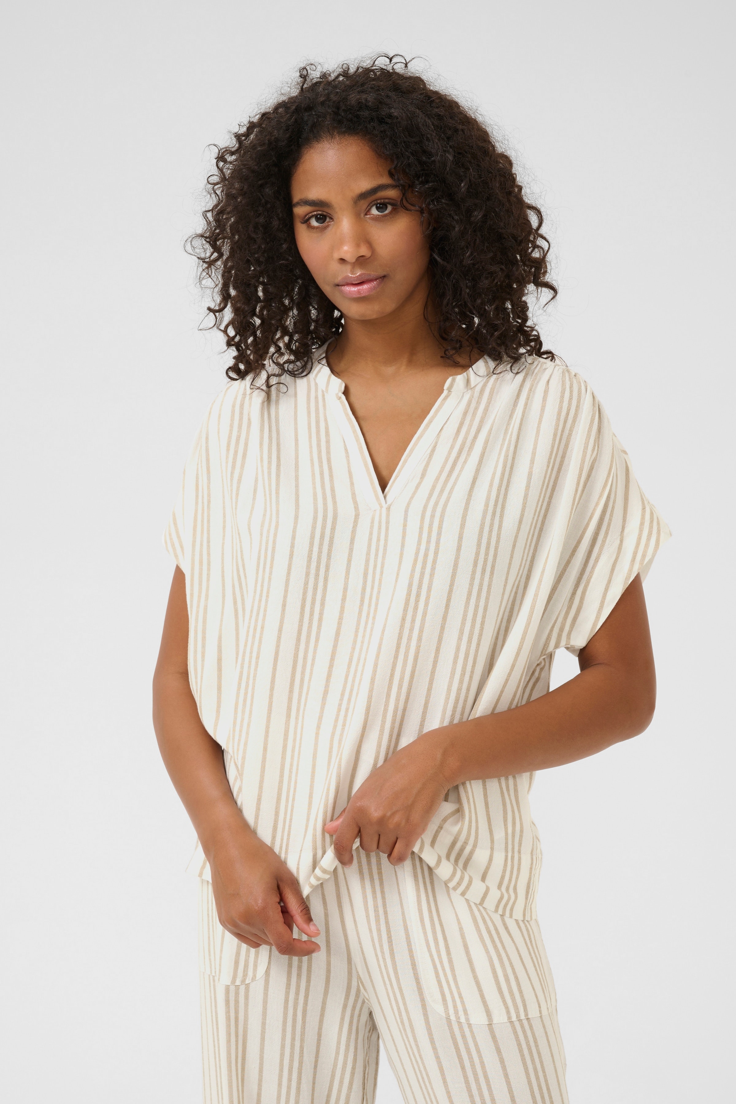 KAmilia Lin Top LOOKBOOK FRONT 10509670-107125