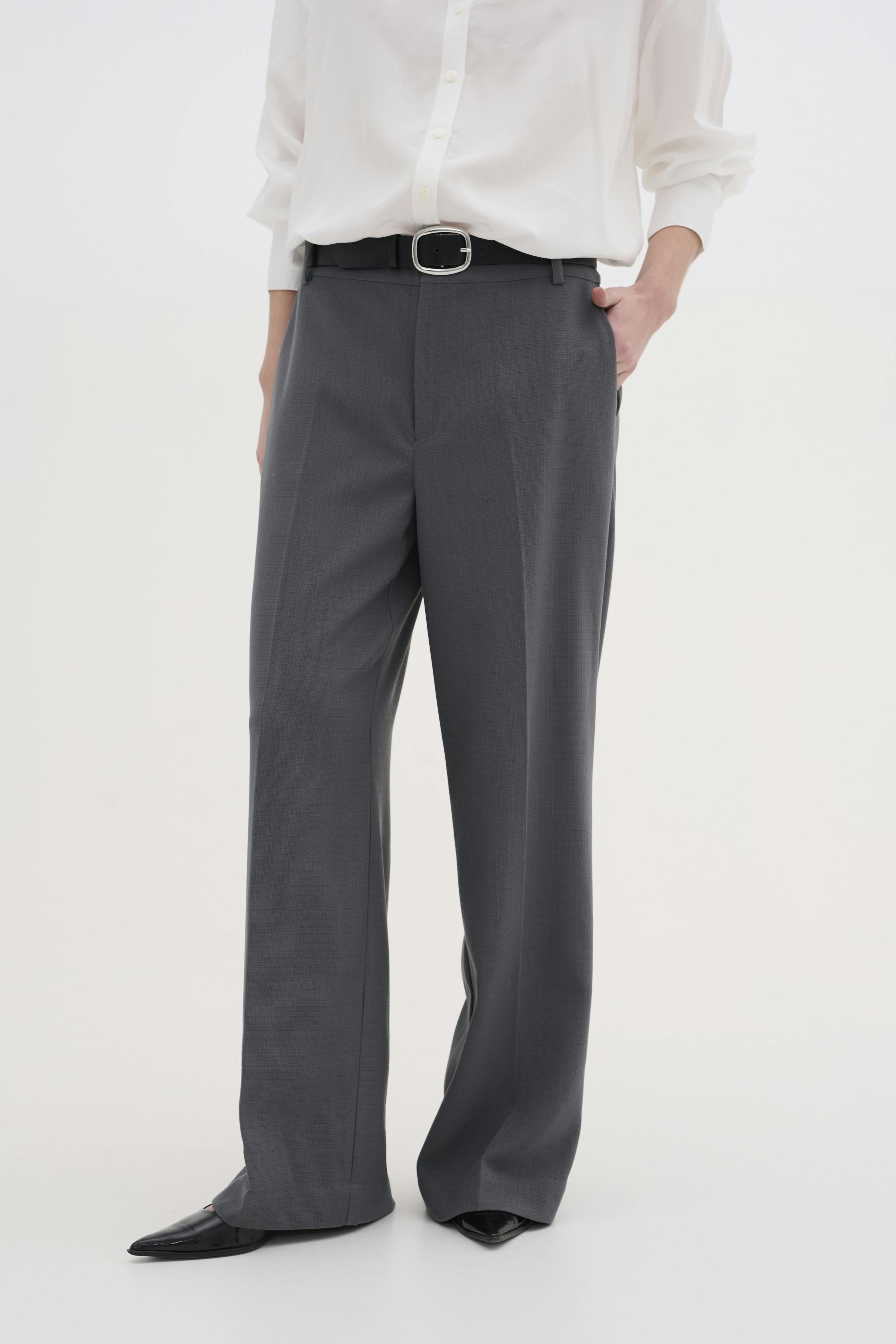 CarlaMW Hose LOOKBOOK FRONT 10704553-180000