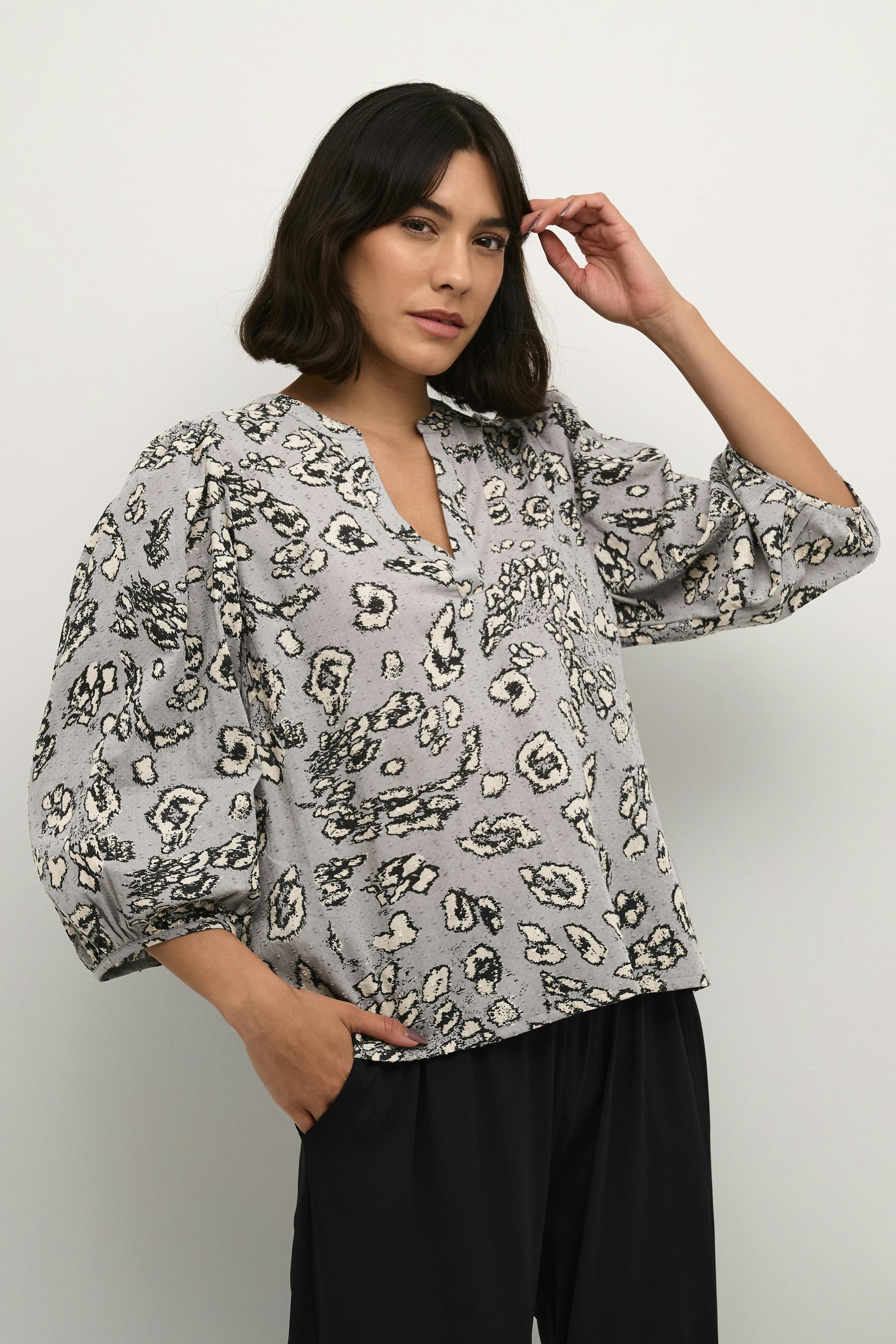 KAliga Bluse LOOKBOOK FRONT 10508924-106201