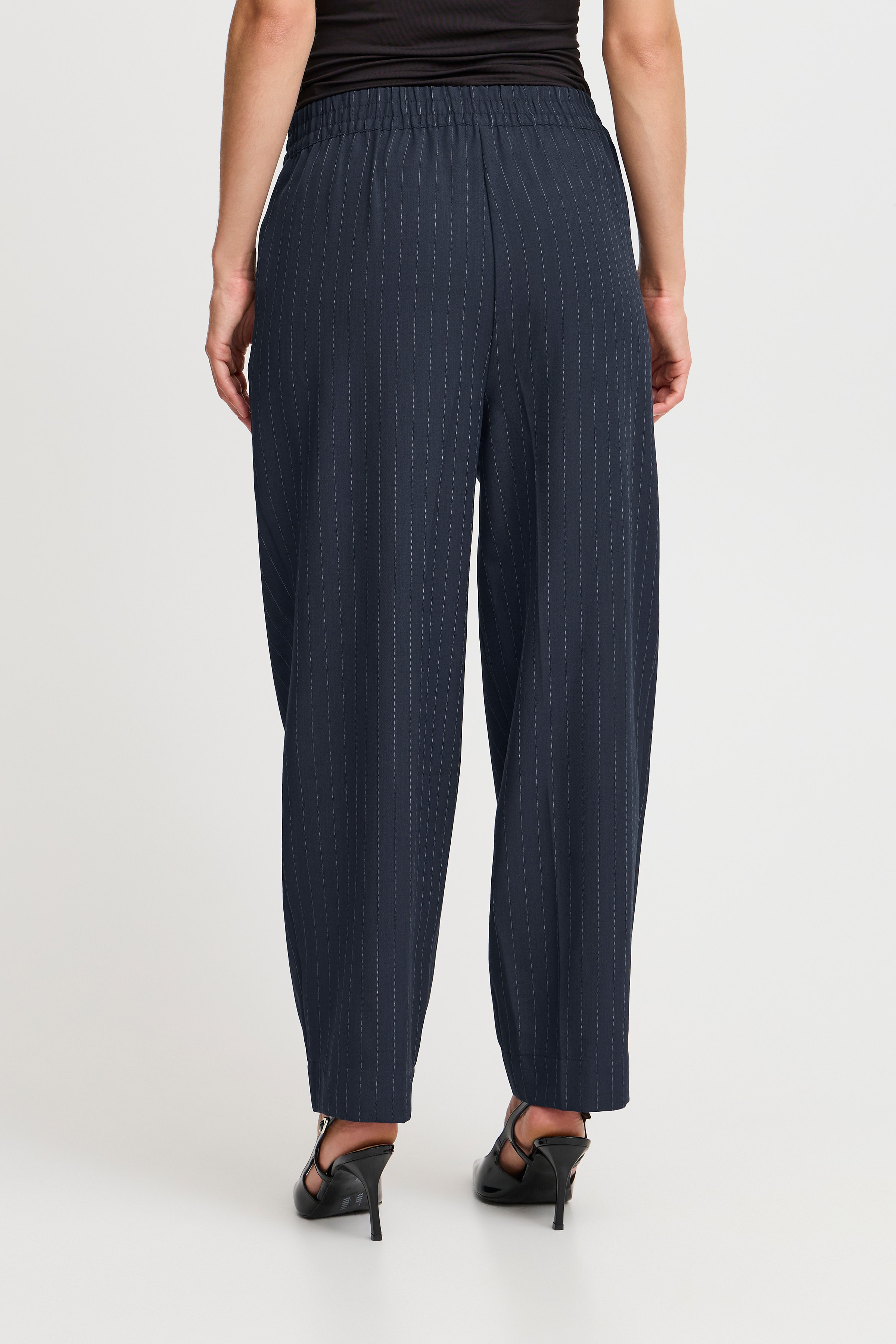 BYMMIDDE Hose LOOKBOOK BACK 20815544-203921