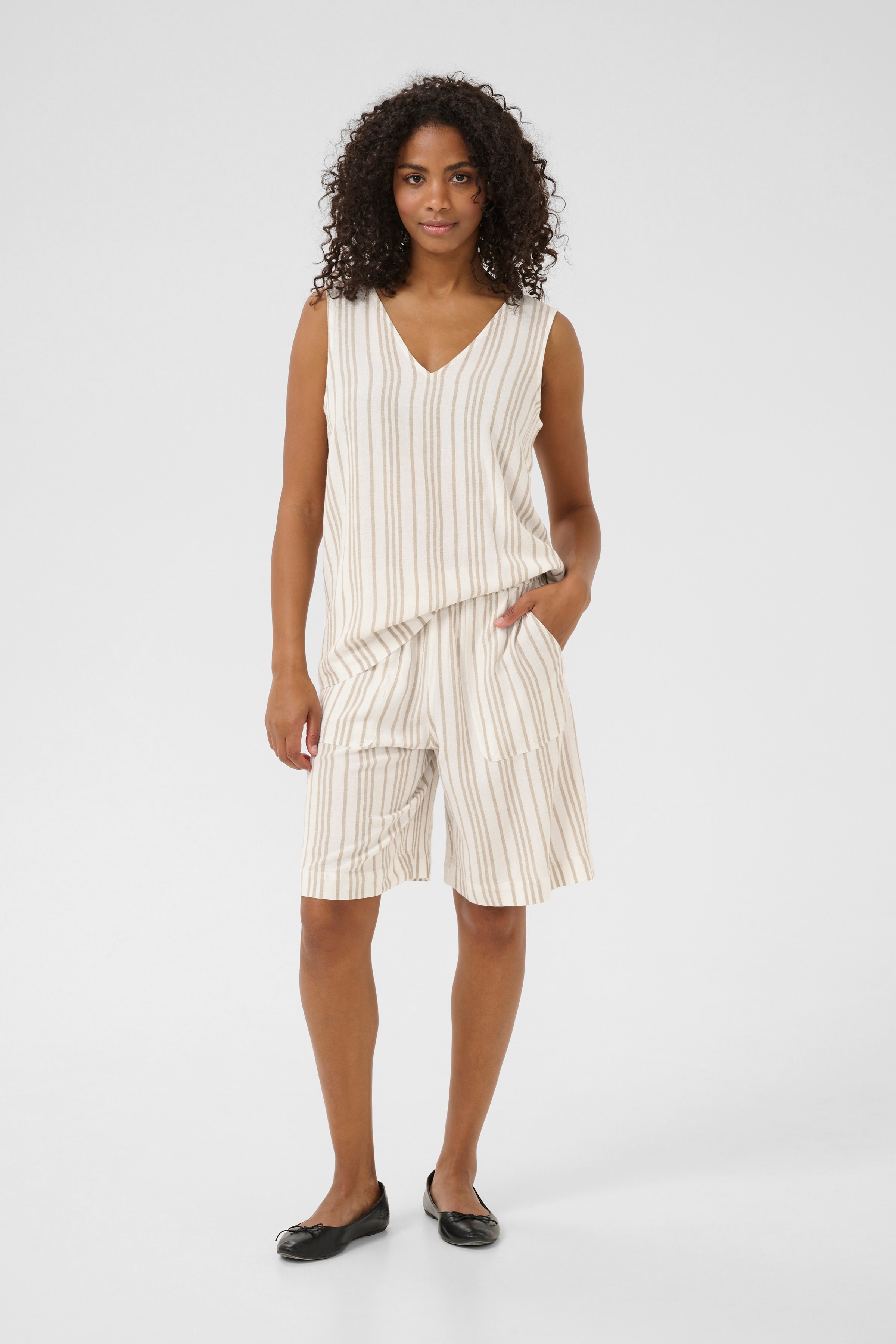 KAmilia Lin Shorts LOOKBOOK FRONT 10509668-107125