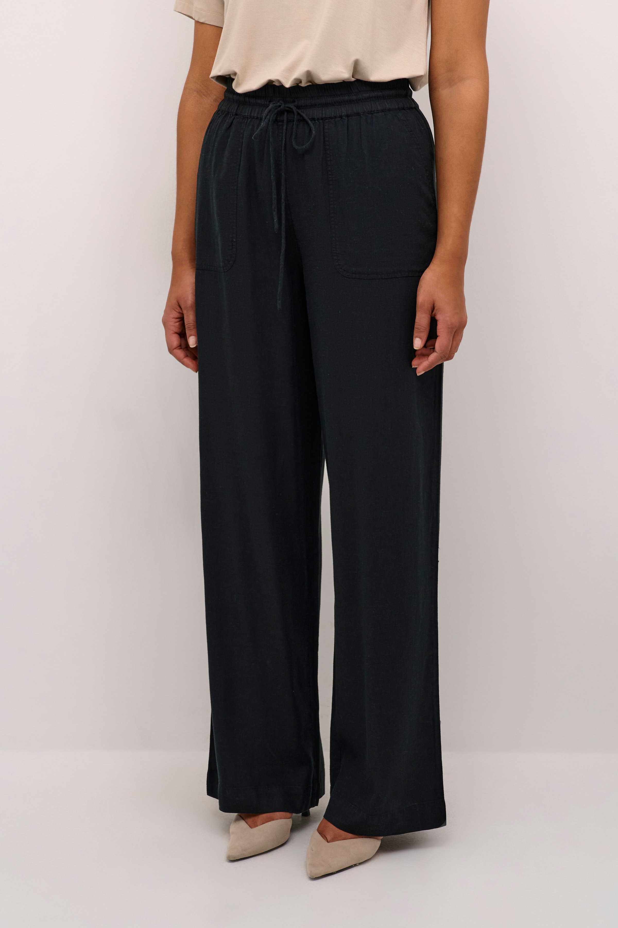 KAmilia Trousers LOOKBOOK FRONT 10508314-100121