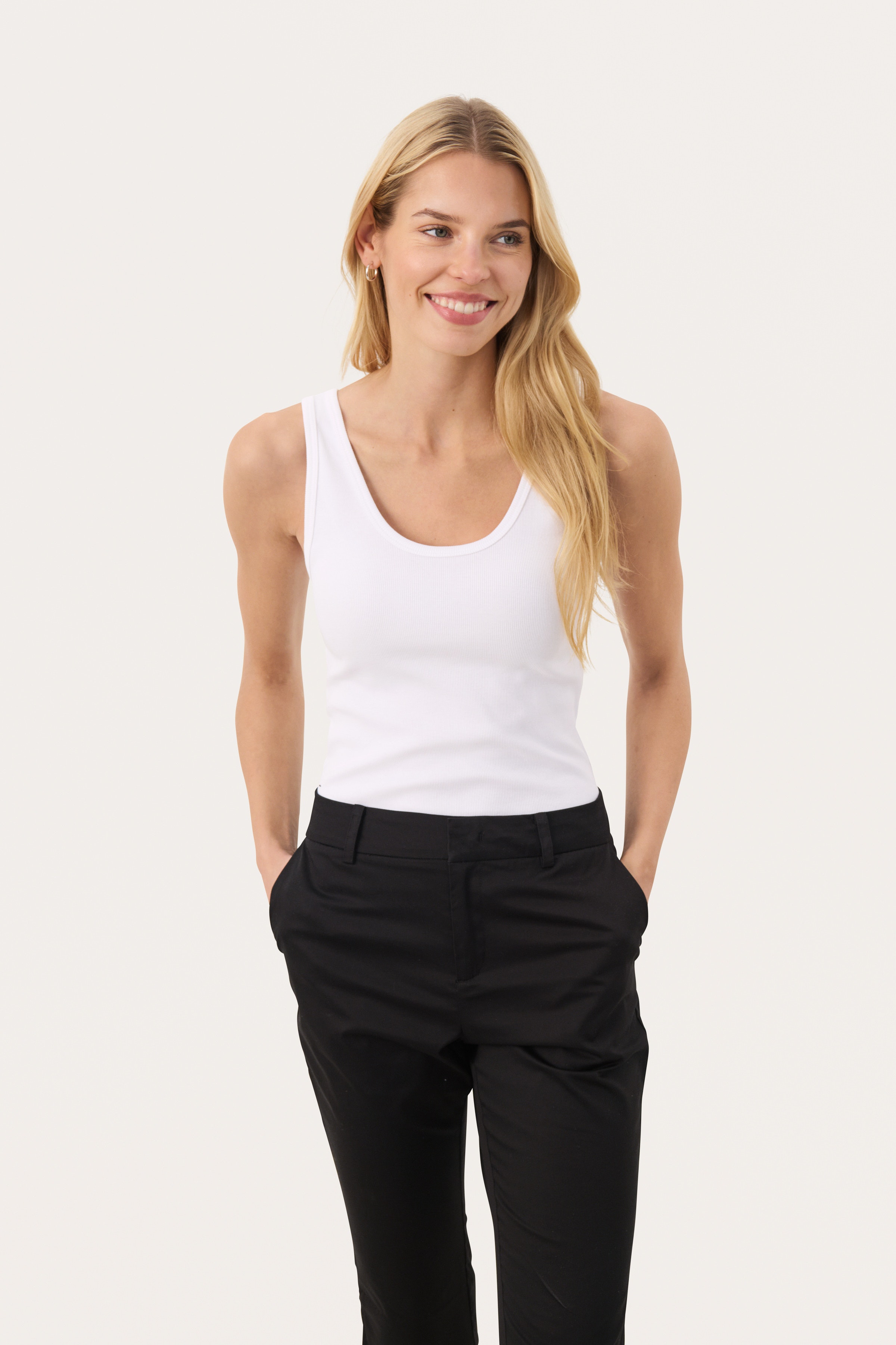RoselynPW Top LOOKBOOK FRONT 30309651-110601