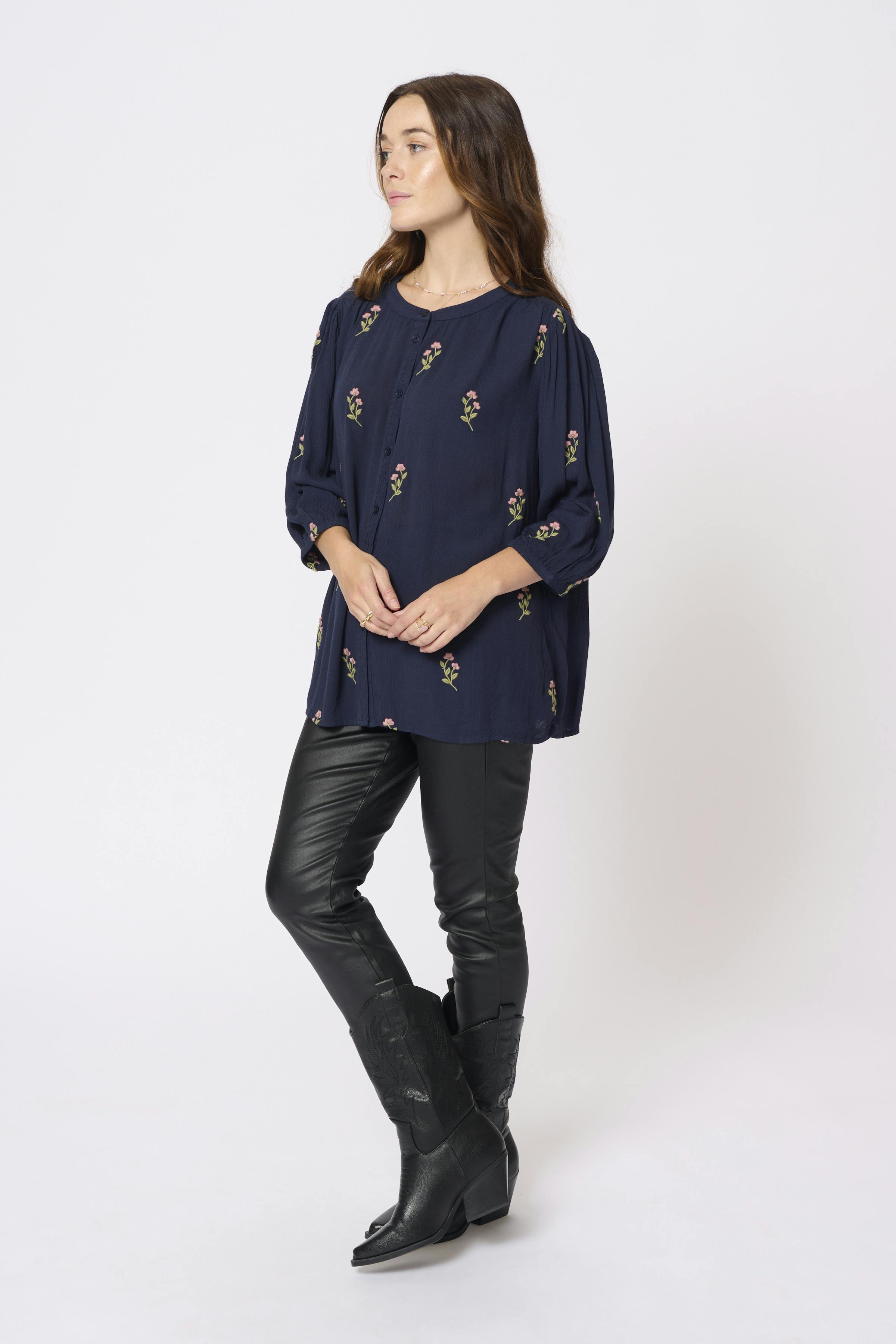 CRKetty Blouse LOOKBOOK FRONT 10613732-193923