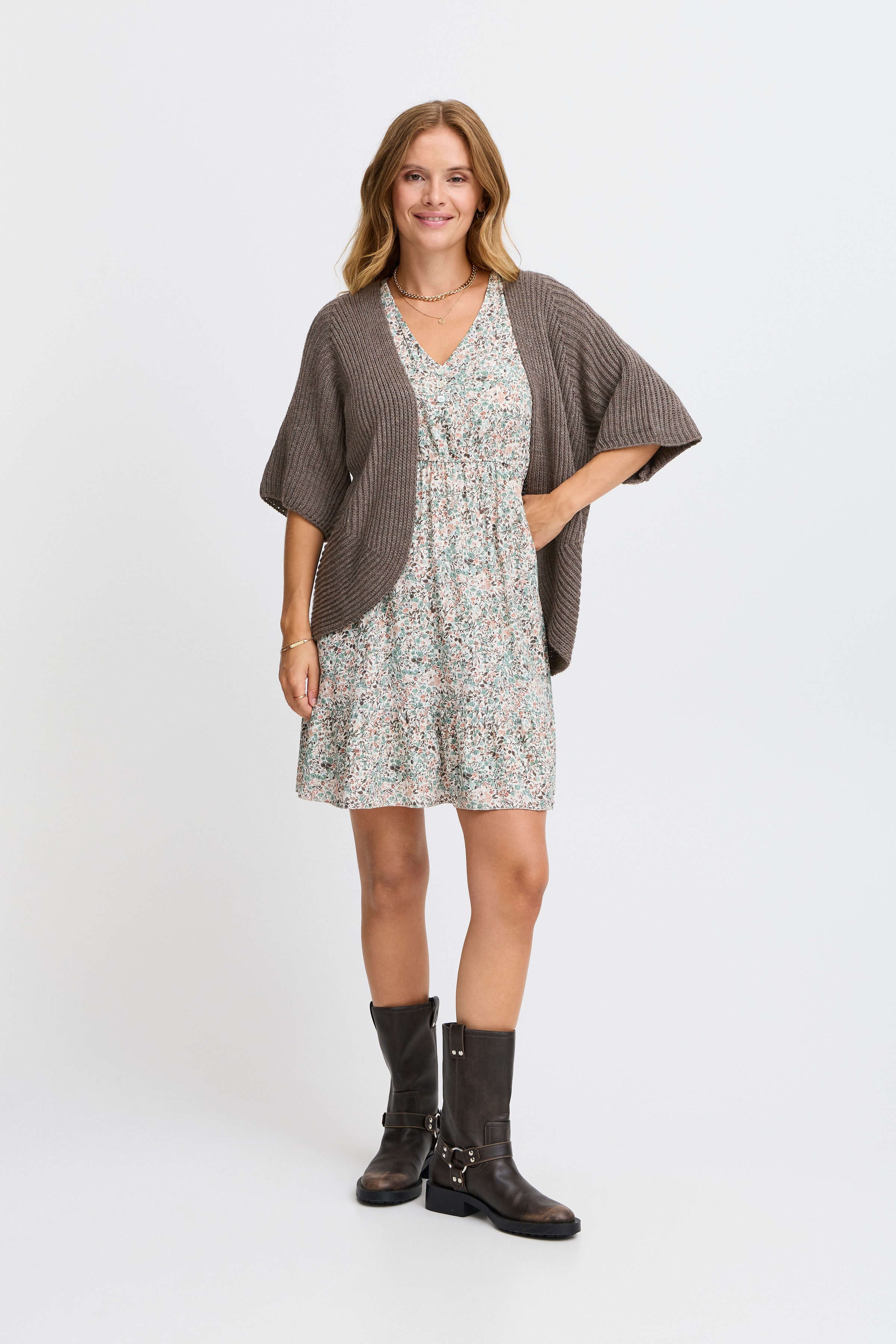 SBCARLY Cardigan LOOKBOOK FRONT 22100046-190912