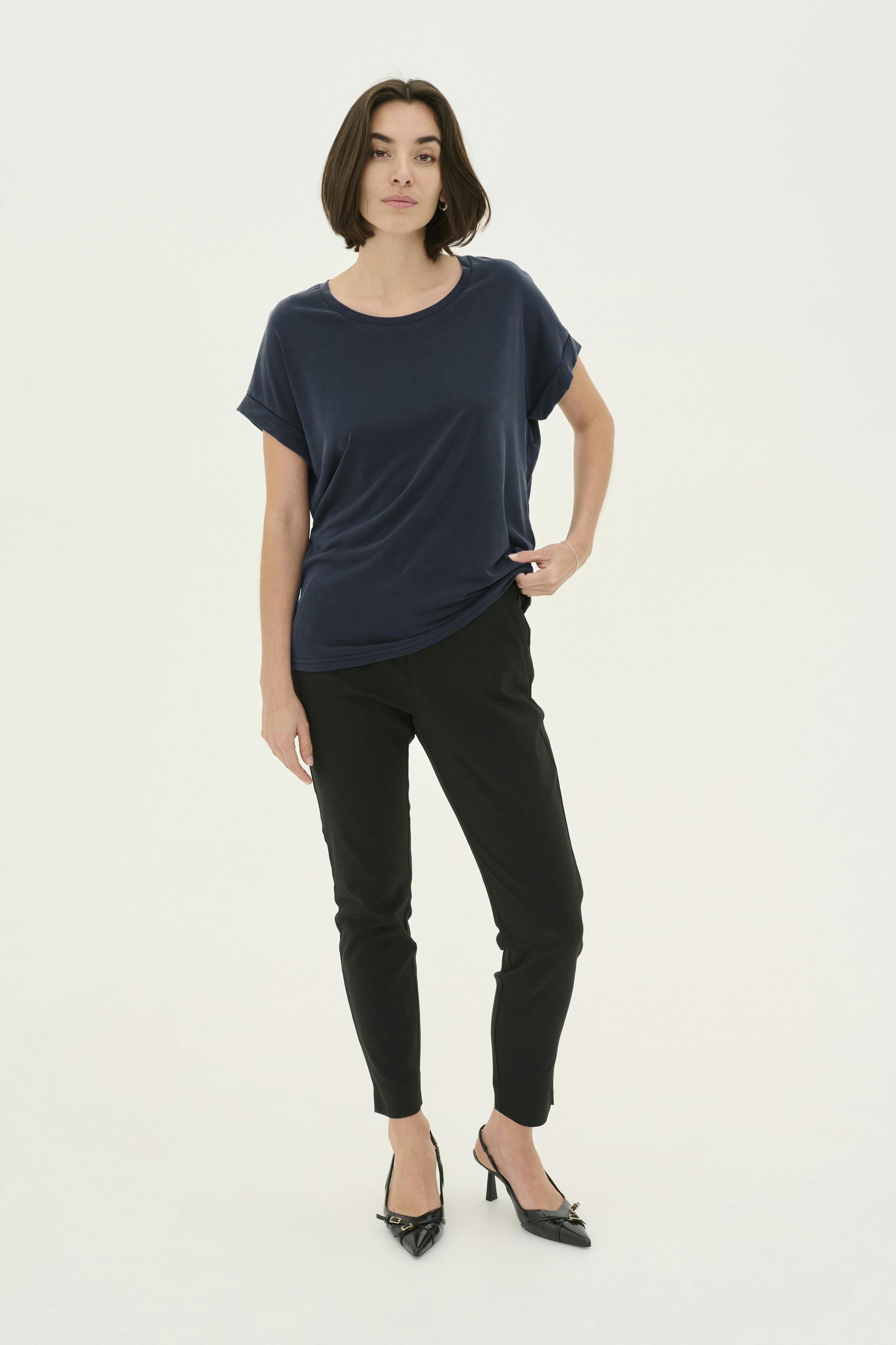 Kajsa T-shirt LOOKBOOK FRONT 50103468-5103406