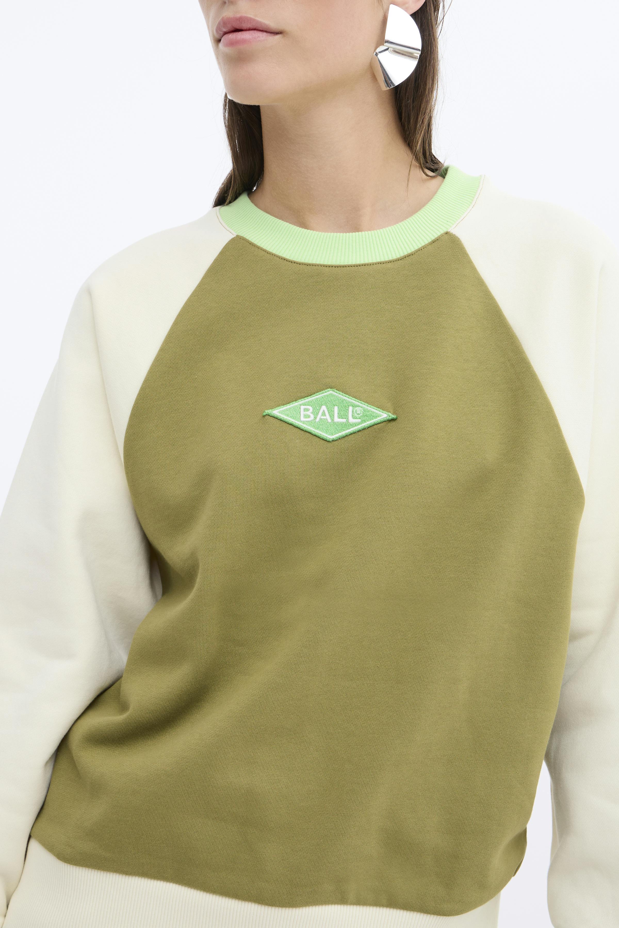 BALL RIMINI RAGLAN CREW NECK LOOKBOOK DETAIL 50405204-B1009