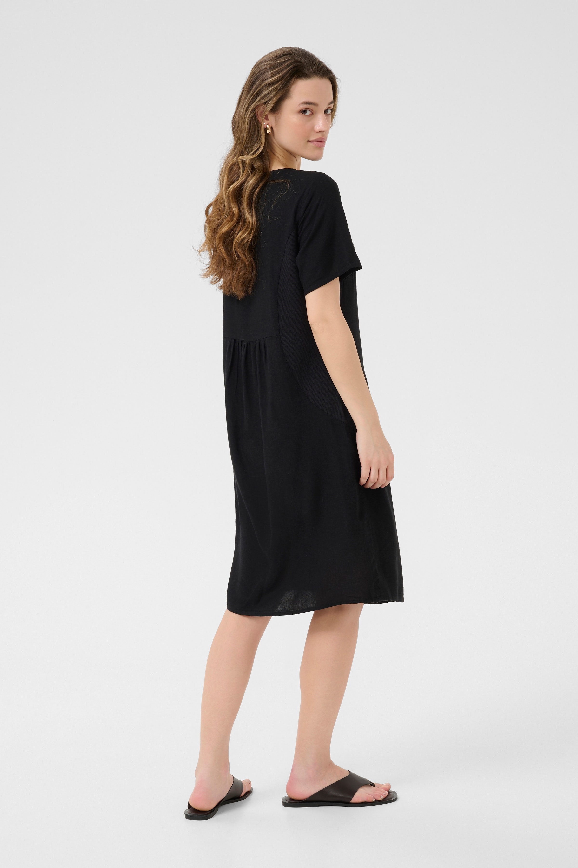 KAmilia Lin kjole LOOKBOOK BACK 10508362-100121
