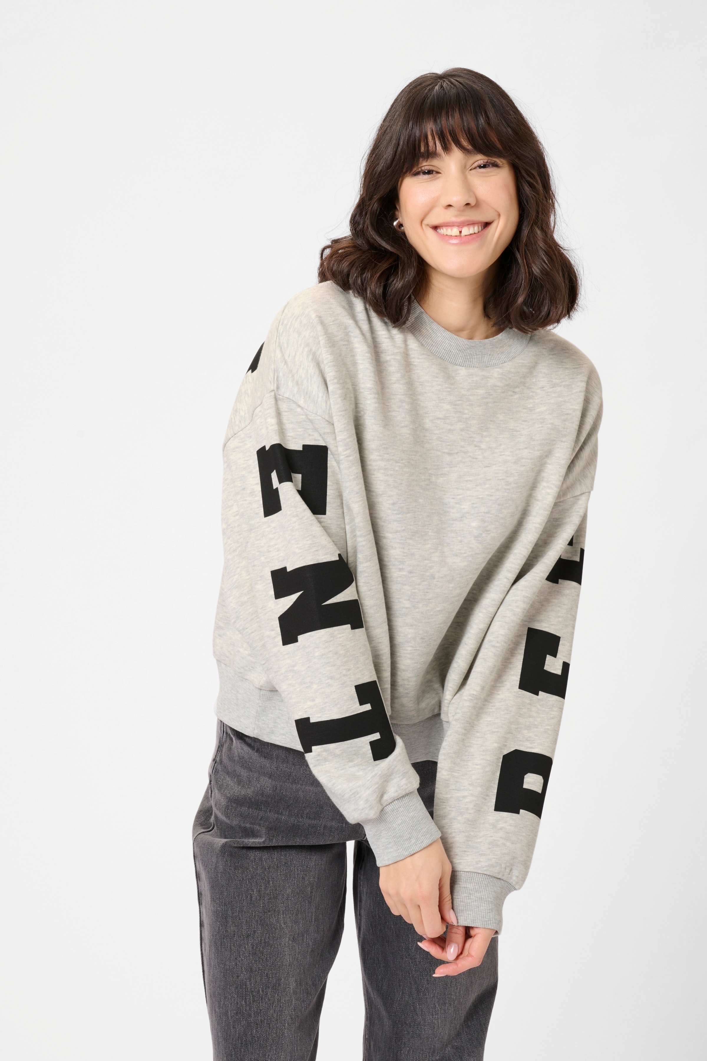 KAlise Sweatshirt LOOKBOOK FRONT 10510868-100123