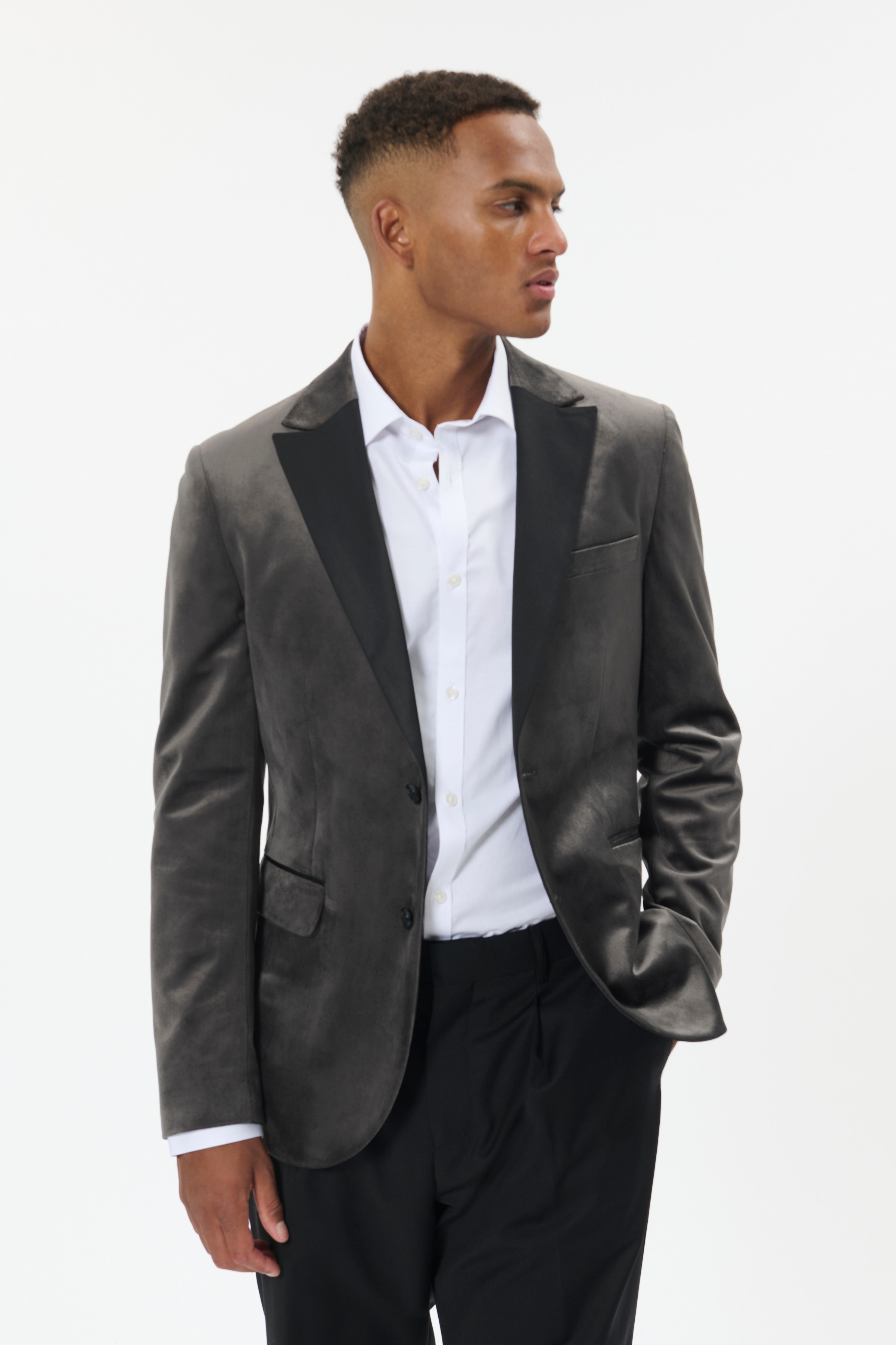 MAgeorge Velvet Blazer LOOKBOOK FRONT 30208787-190205