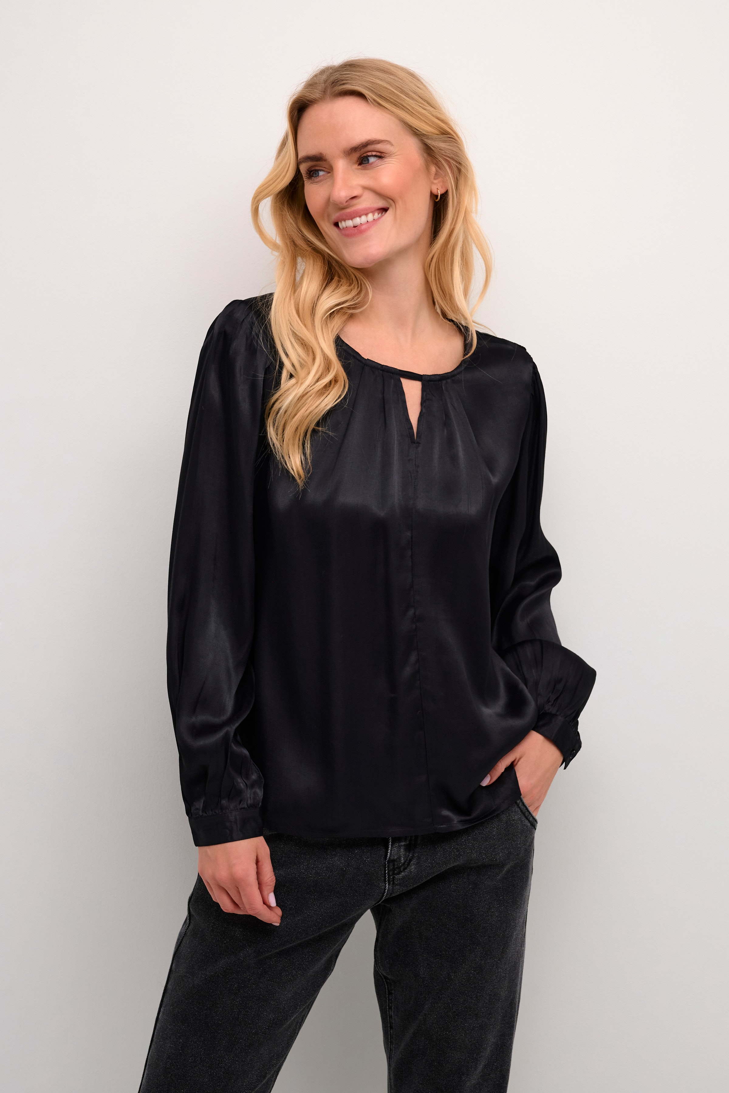 CRViria Blouse LOOKBOOK FRONT 10612917-100120