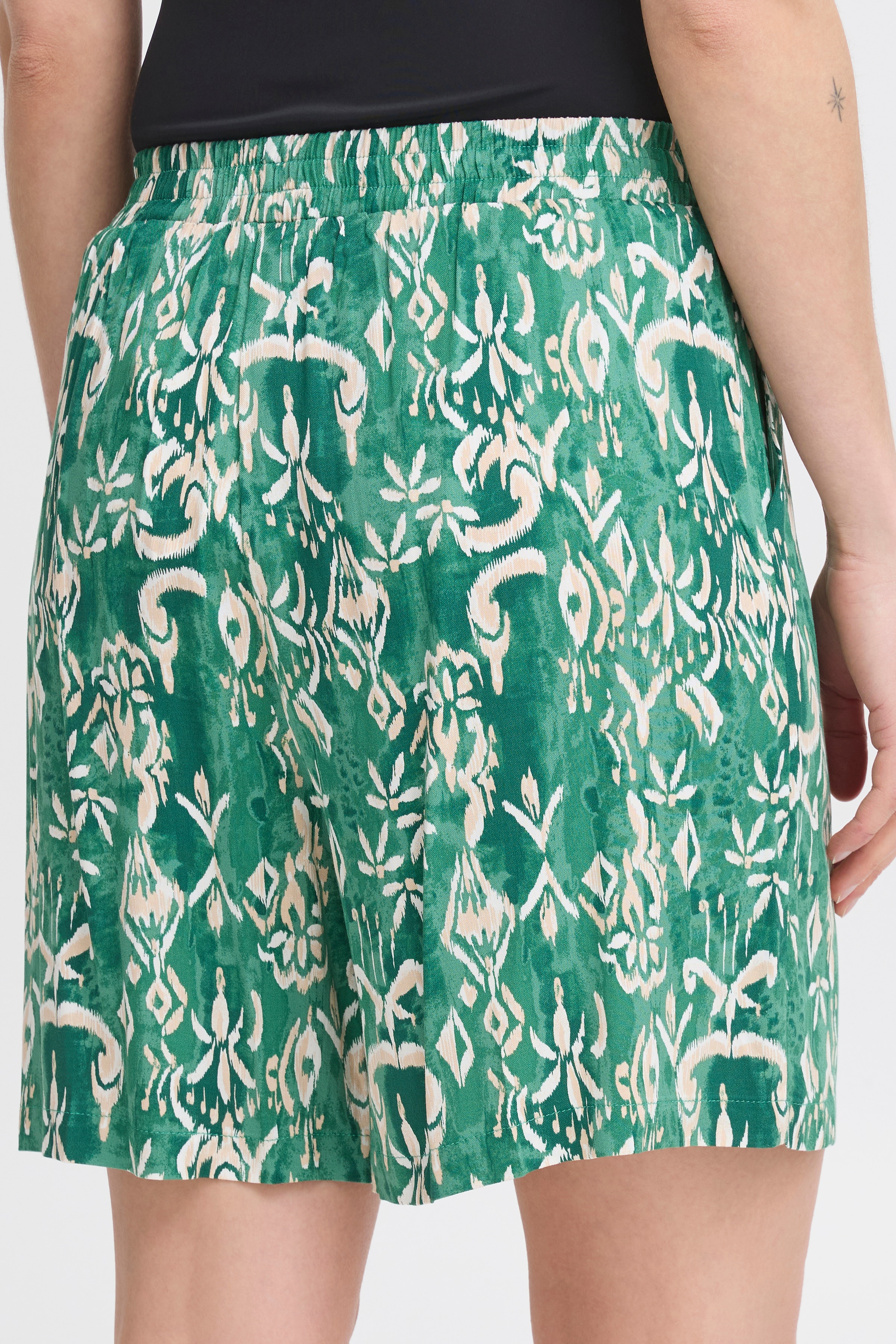 IHAYA Shorts LOOKBOOK DETAIL 20123320-204615