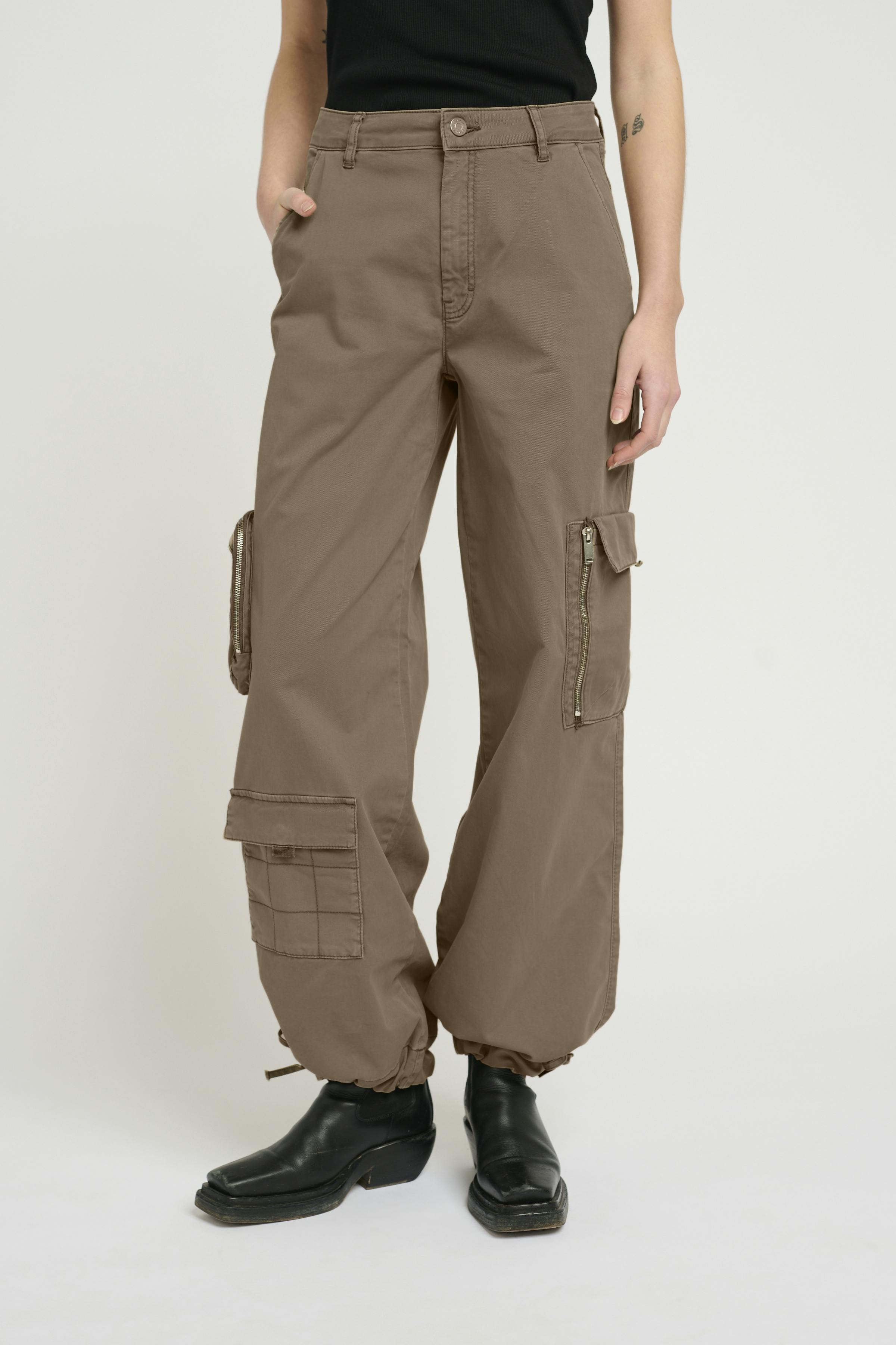 ChineaGZ Trousers LOOKBOOK FRONT 10906462-181112