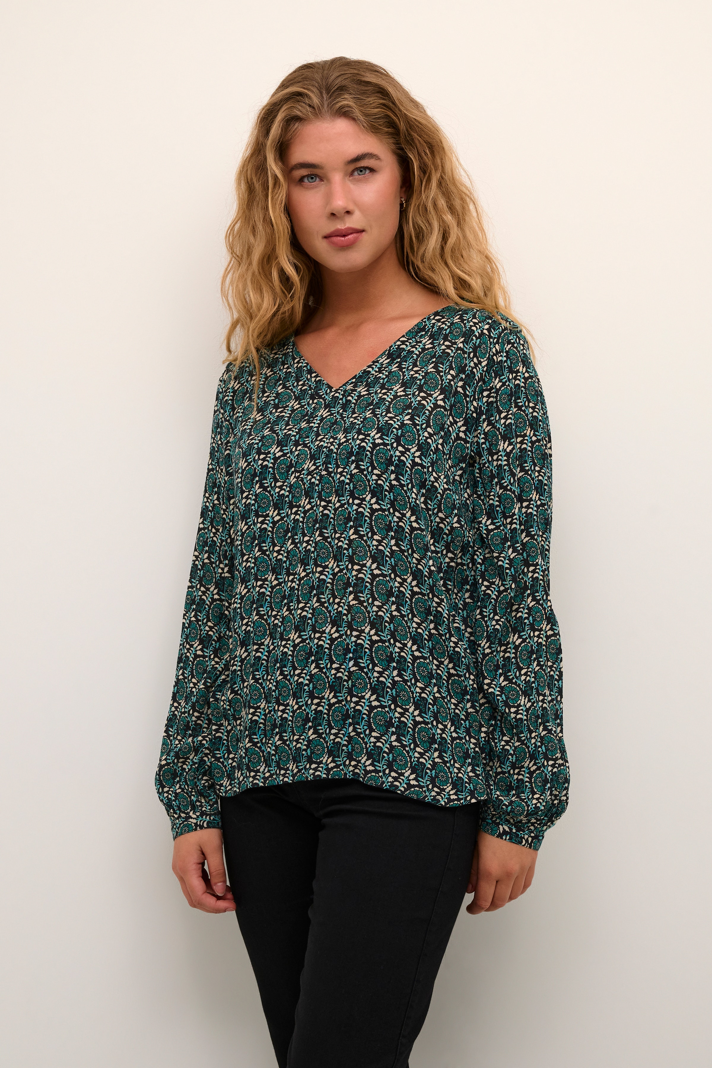 KAkarina Bluse LOOKBOOK FRONT 10507893-104894