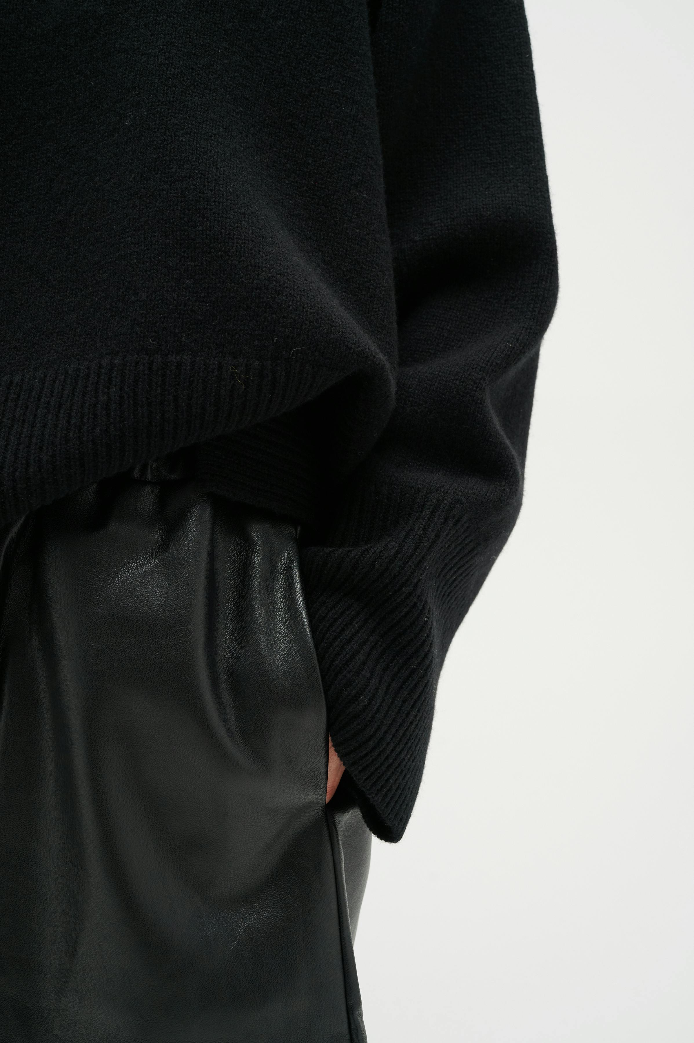 OEIW Trousers LOOKBOOK DETAIL 30108250-194008