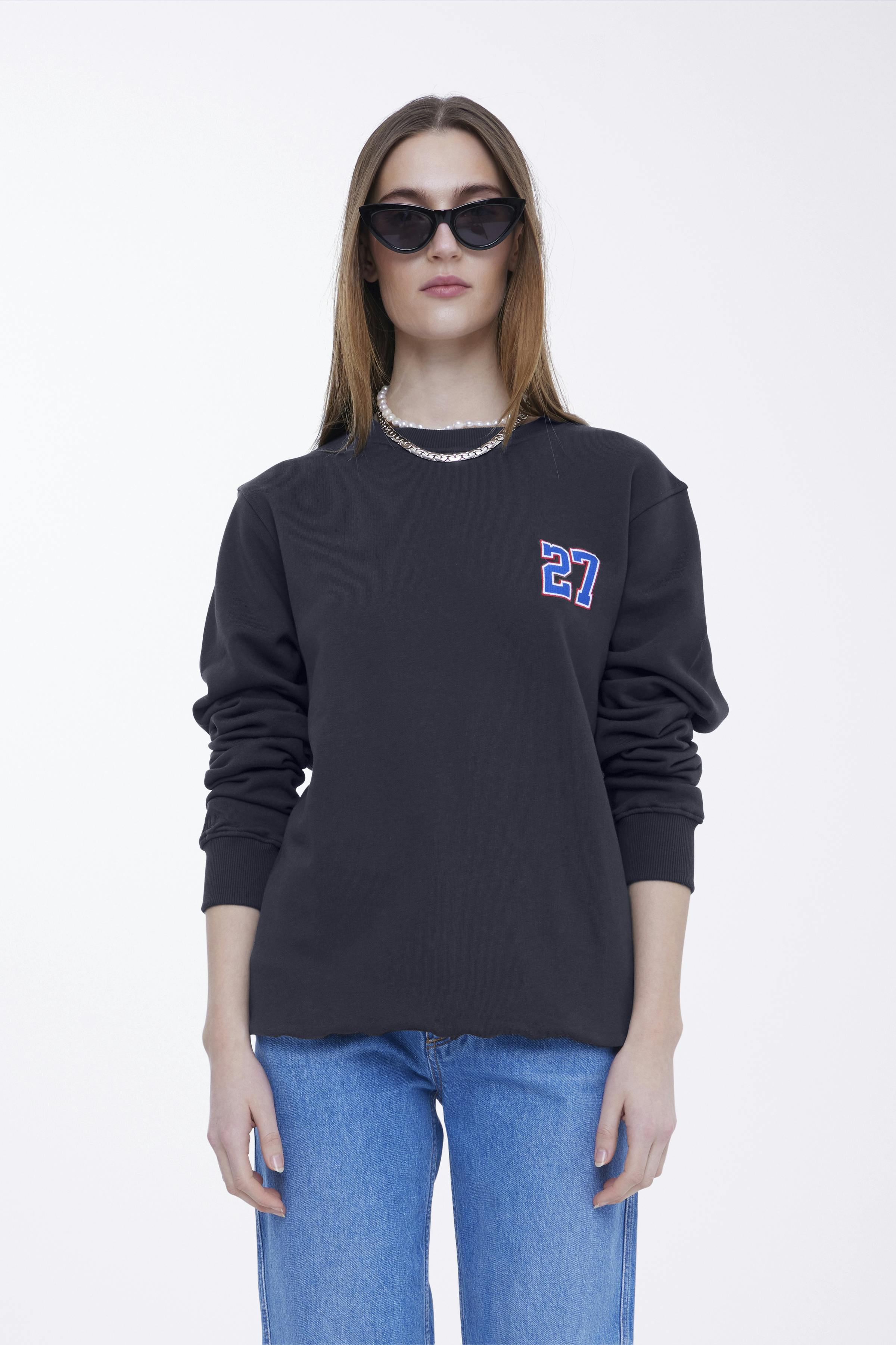 J. DICKENS SWEATSHIRT LOOKBOOK FRONT 50400040-194127