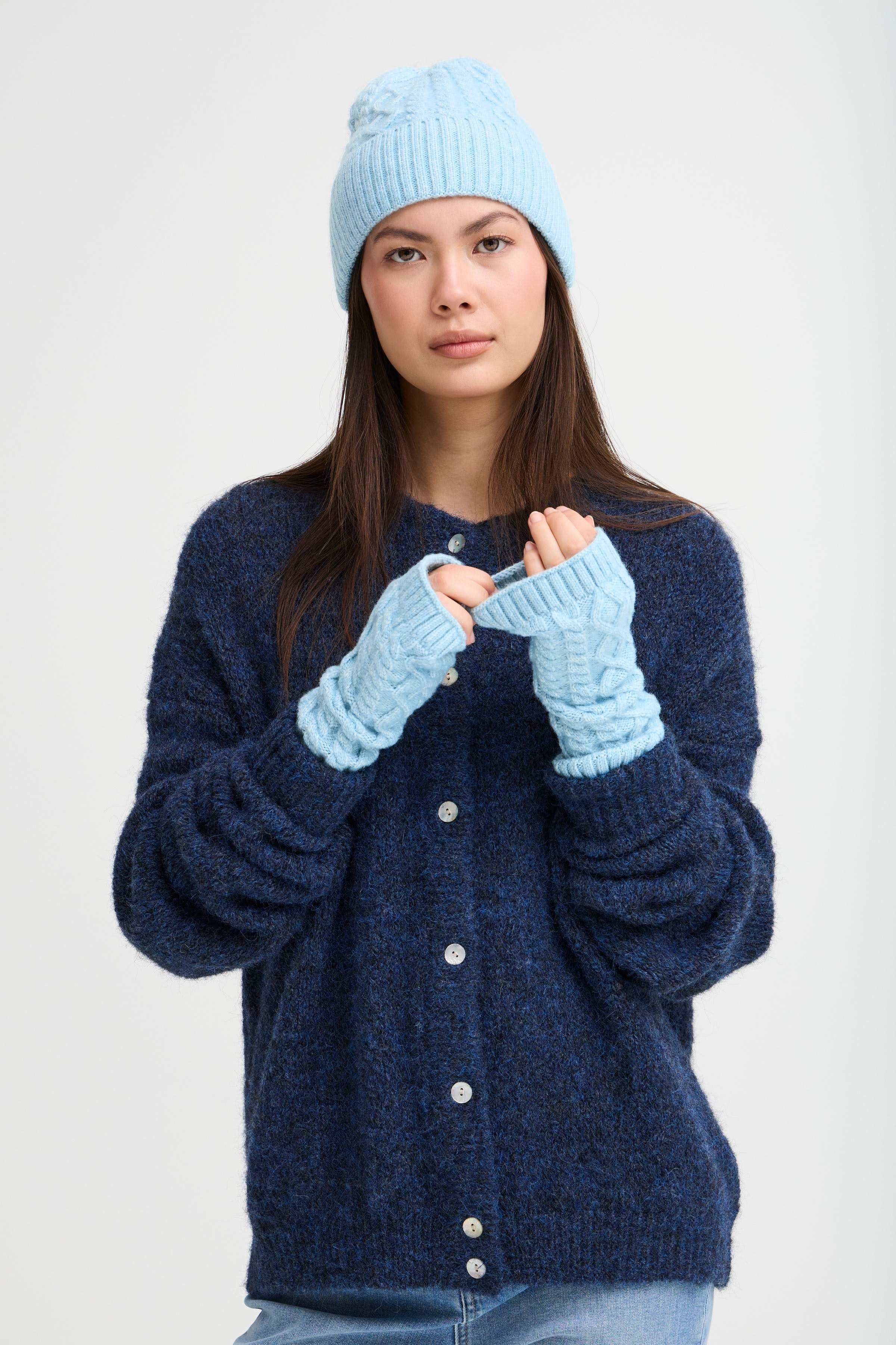 IALUCY Hansker LOOKBOOK FRONT 20124380-1542251