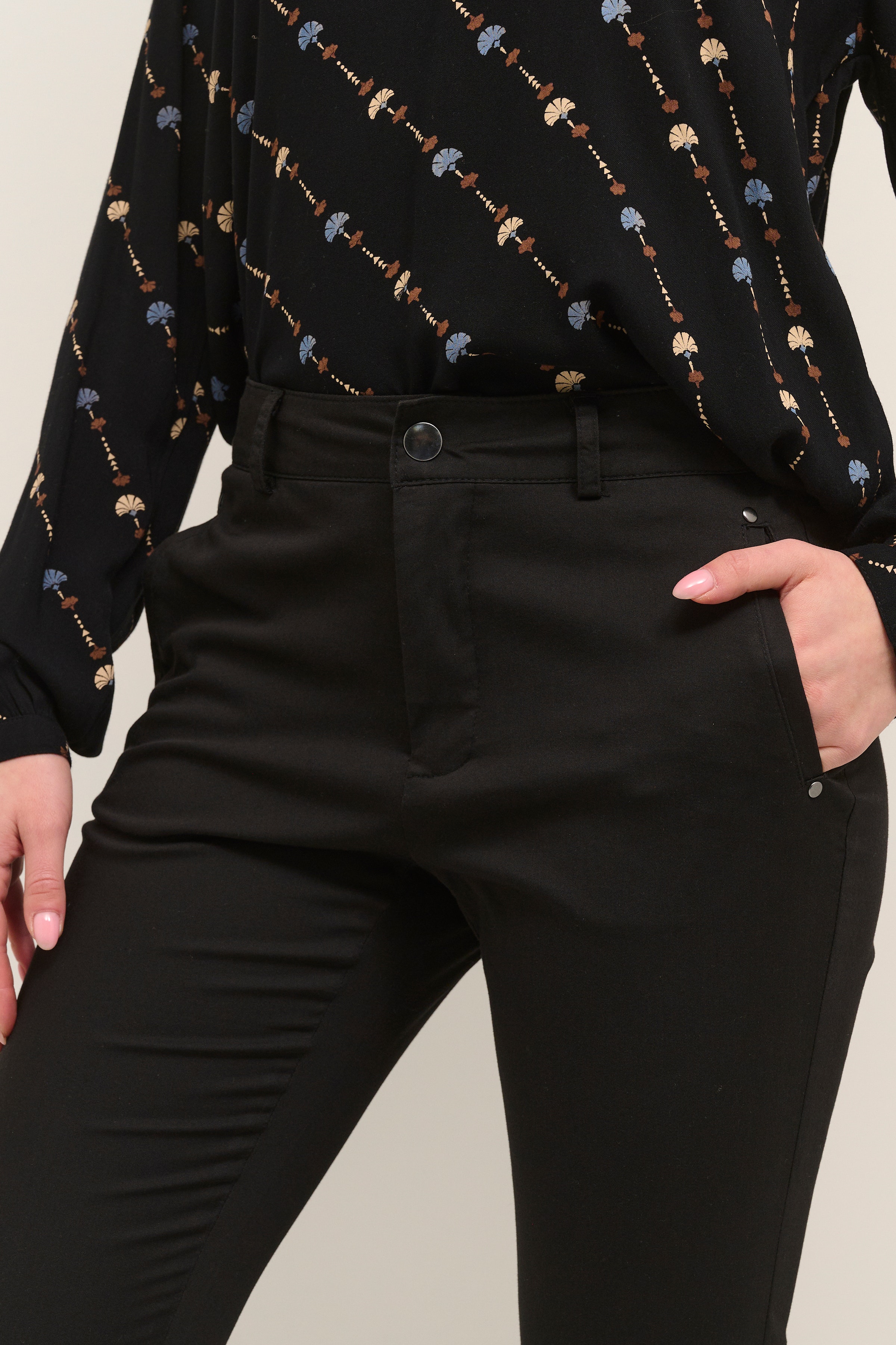 KAlea Bukser LOOKBOOK DETAIL 10506839-100121