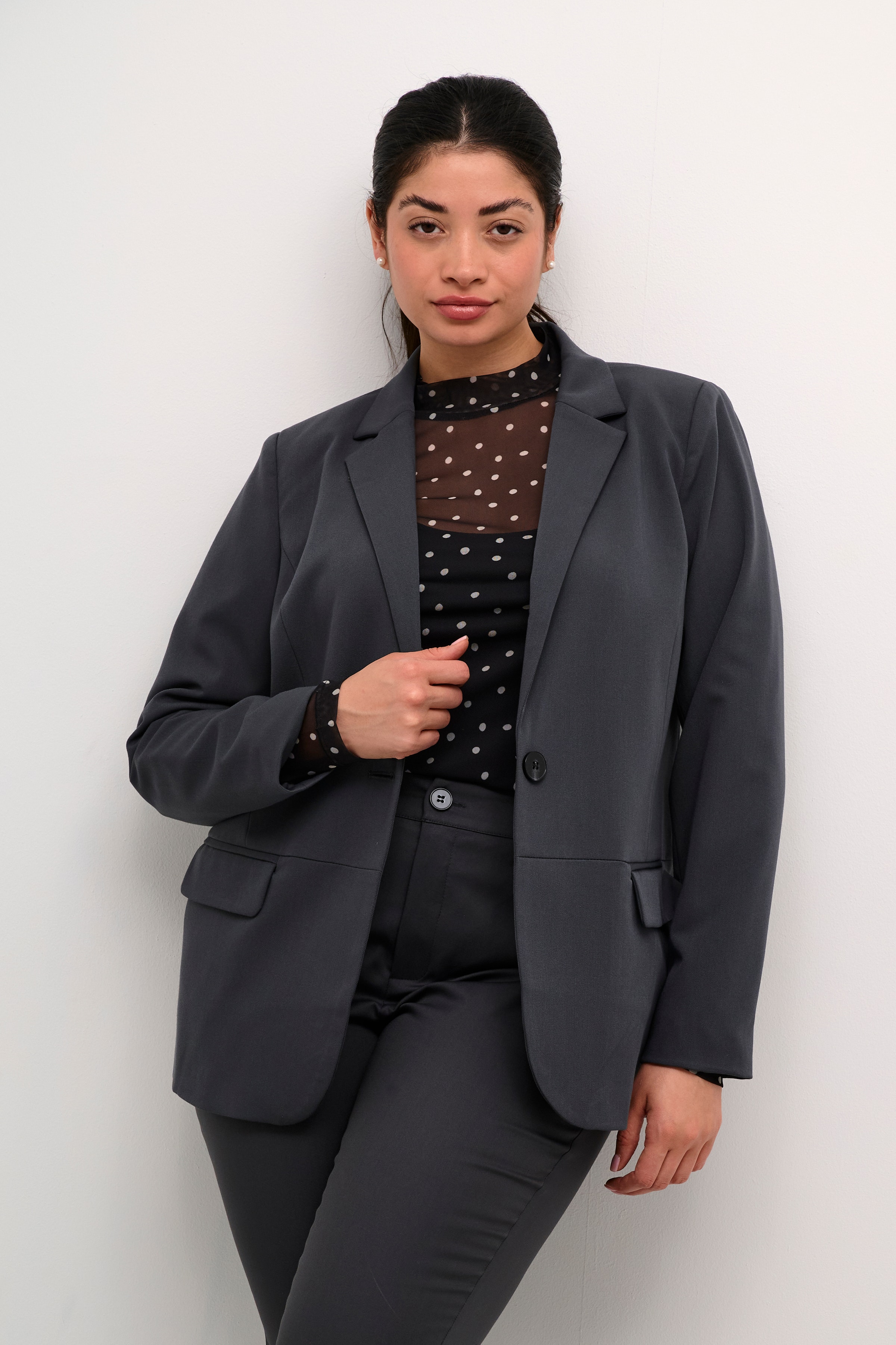 KCsakira Blazer LOOKBOOK FRONT 10580933-190205