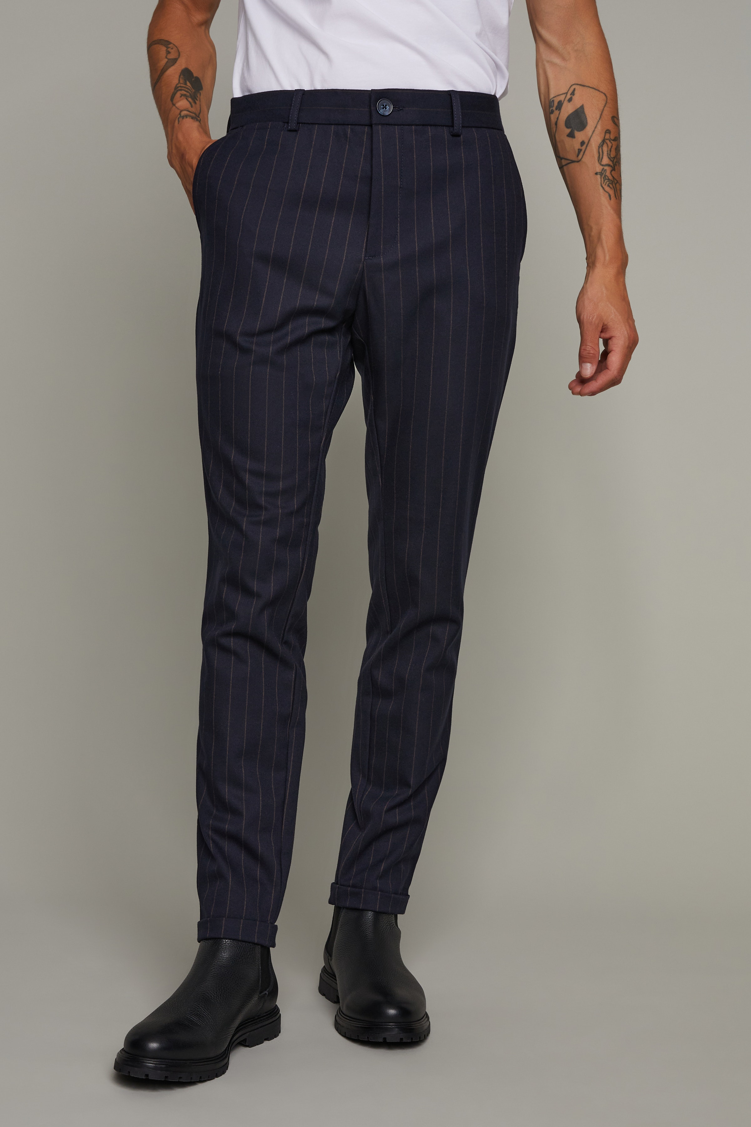 MAliam Hose LOOKBOOK FRONT 30205789-194011