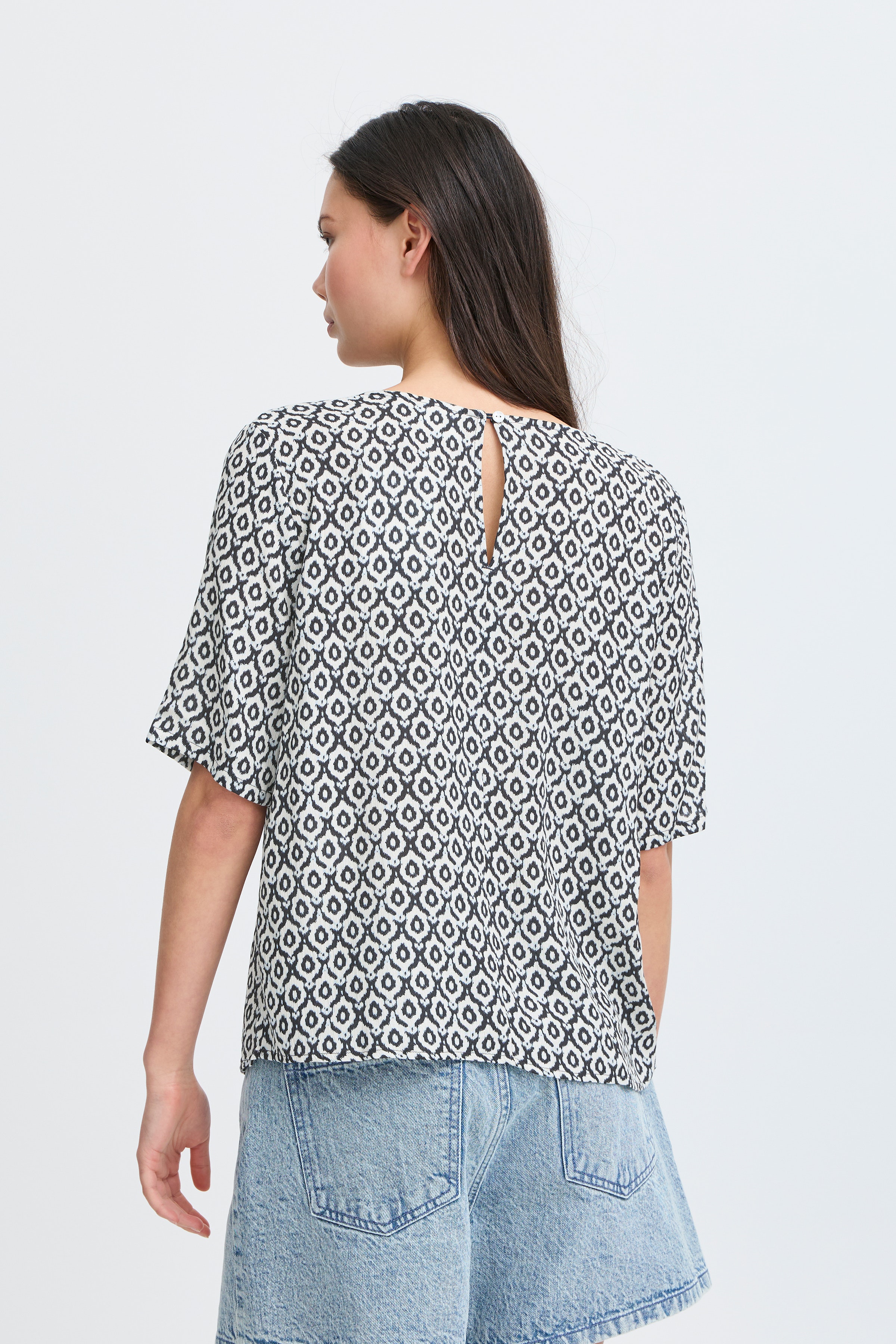 Kortermet bluse LOOKBOOK BACK 20122972-204483