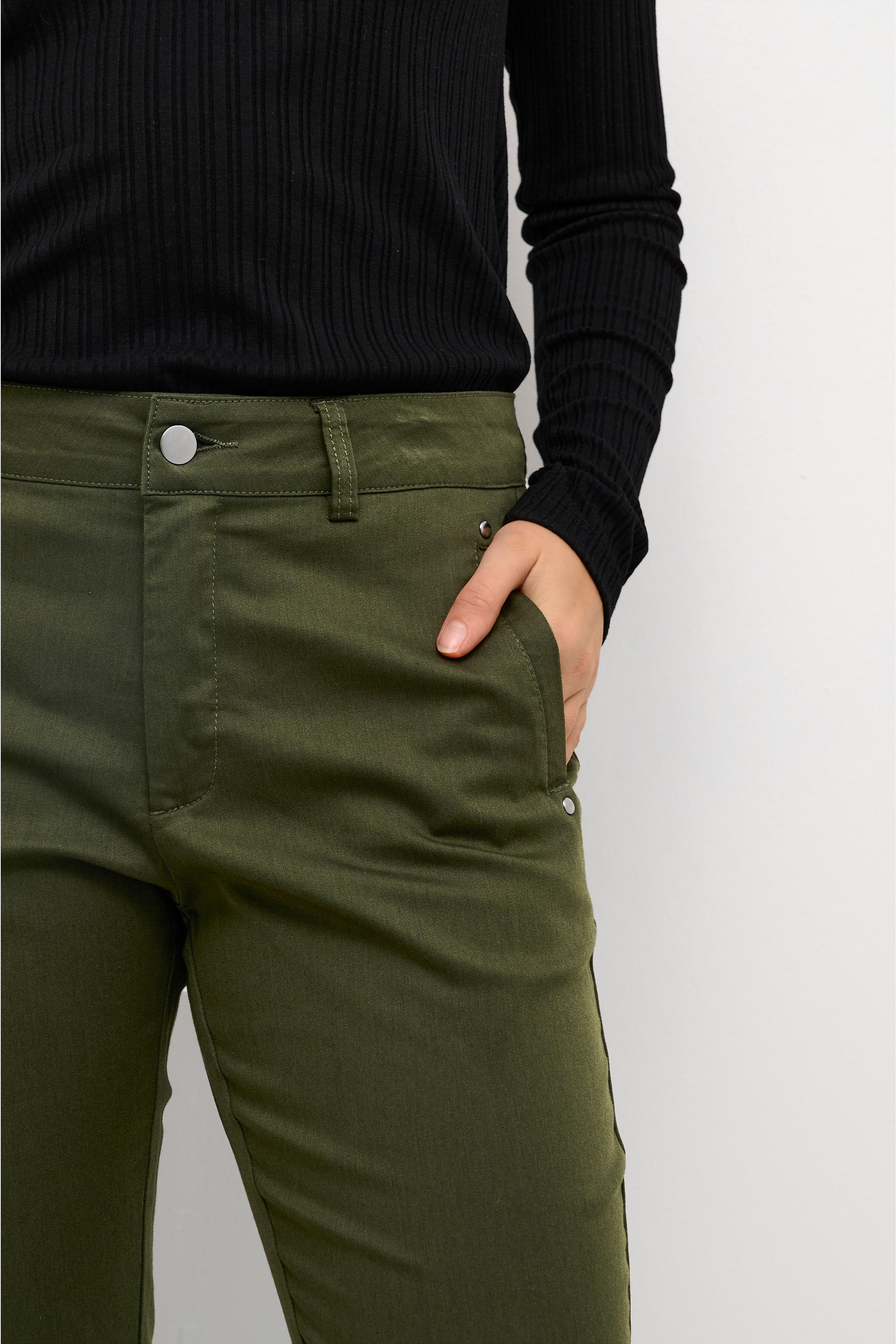 KAlea Bukser LOOKBOOK DETAIL 10508120-190414