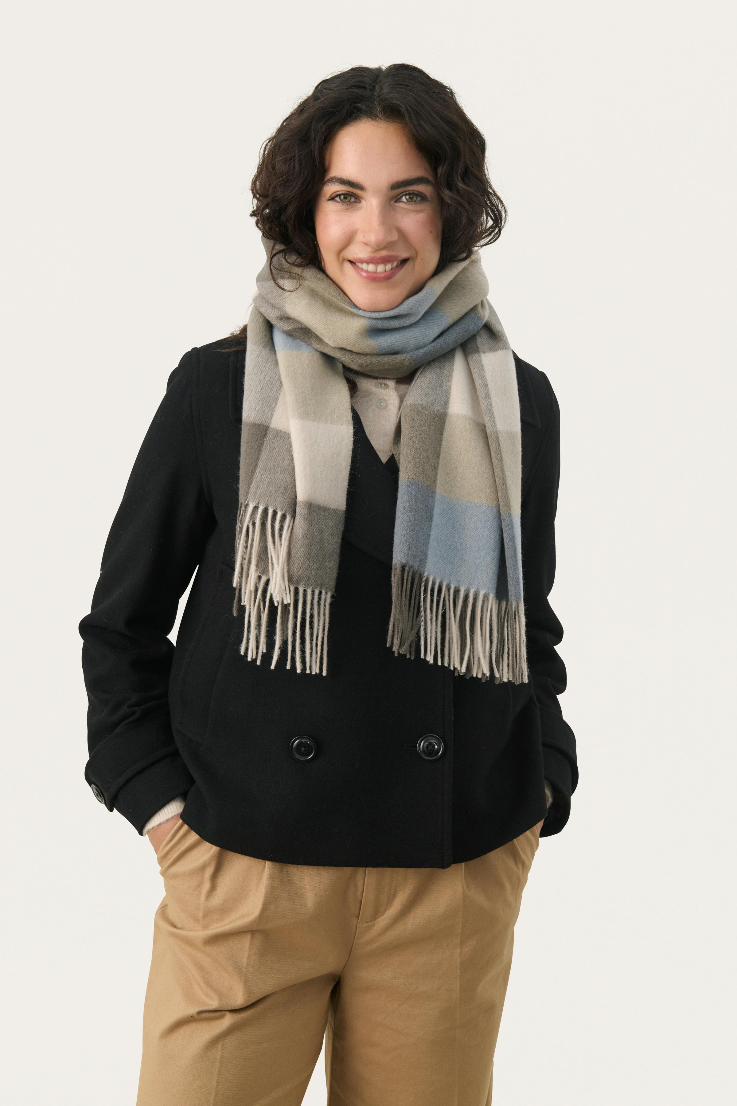 KithaPW Scarf LOOKBOOK FRONT 30308757-303034