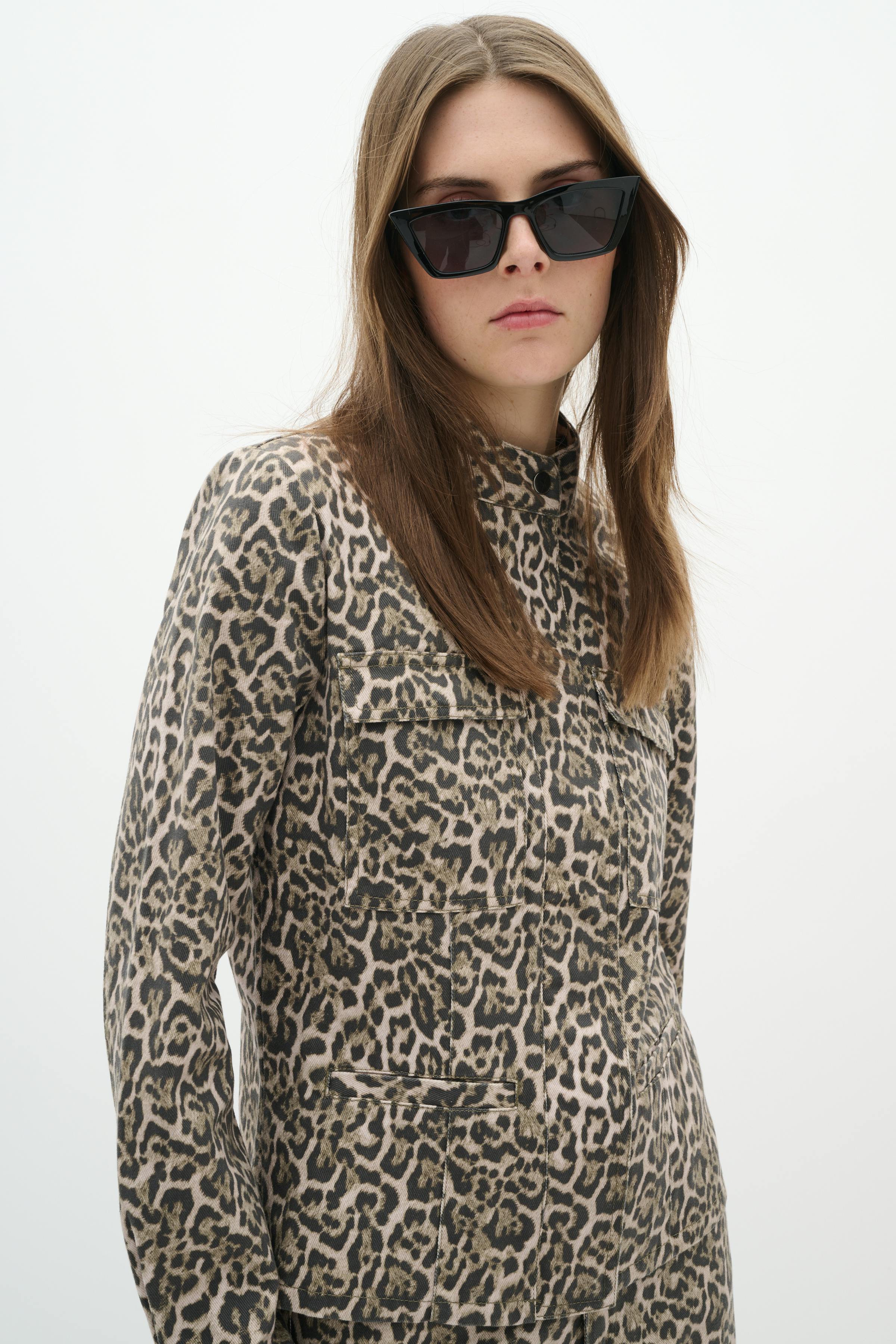 RiverIW Leopard Casual jacket LOOKBOOK FRONT 30110455-300824