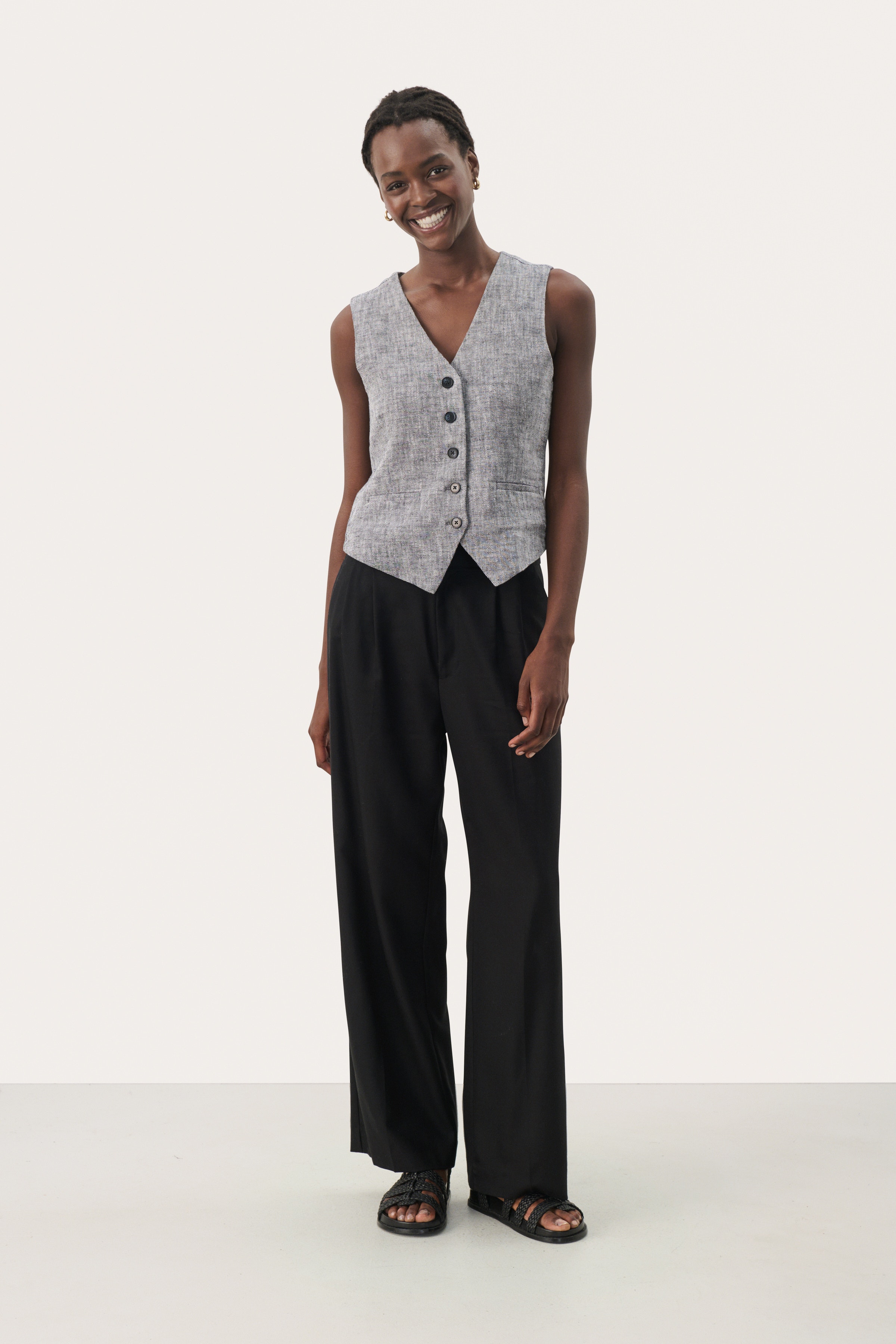 NadhiaPW Waistcoat LOOKBOOK FRONT 30309387-1941091