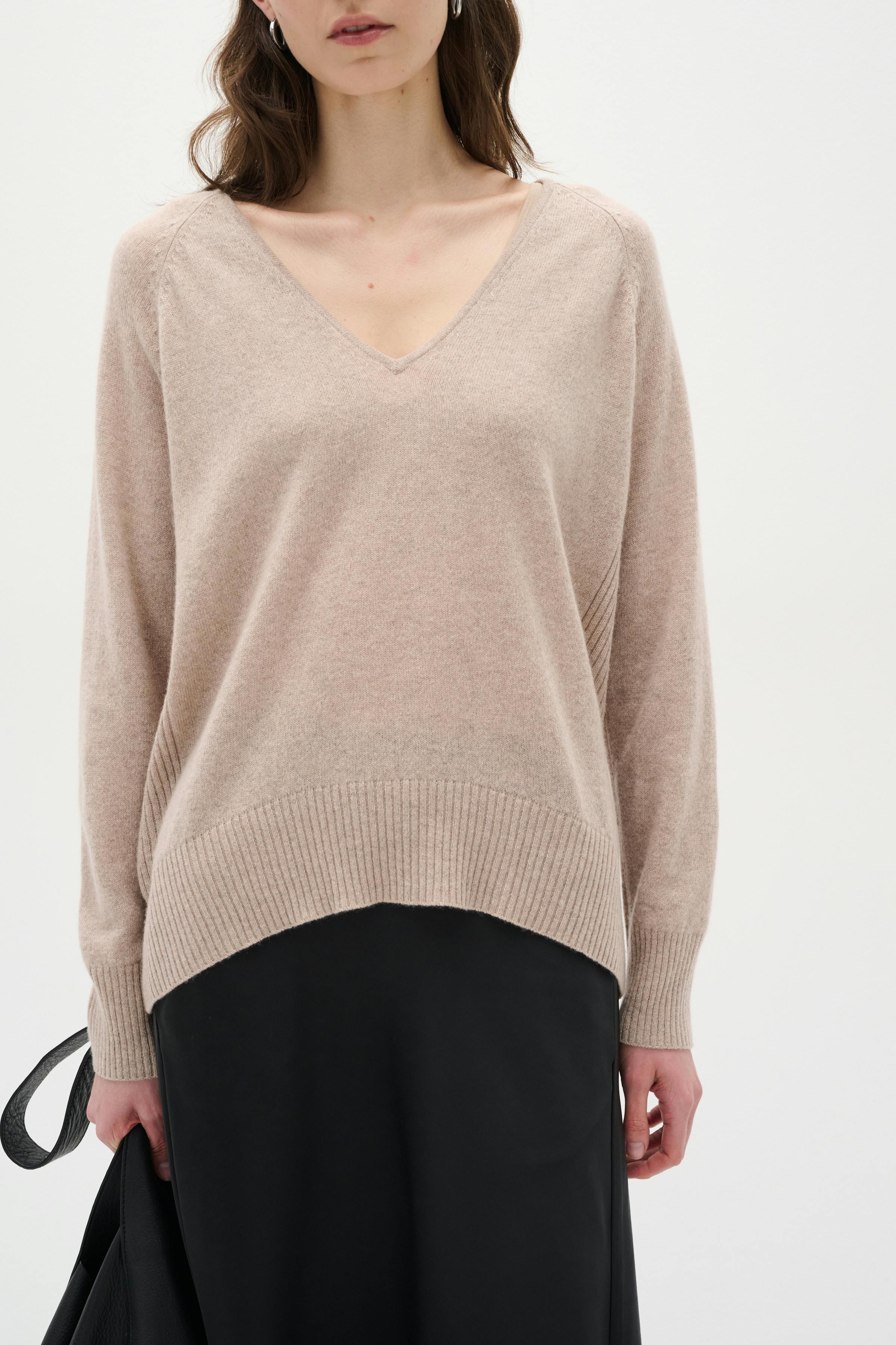 Lukka V-neck Cashmere Pullover LOOKBOOK DETAIL 30104240-10110