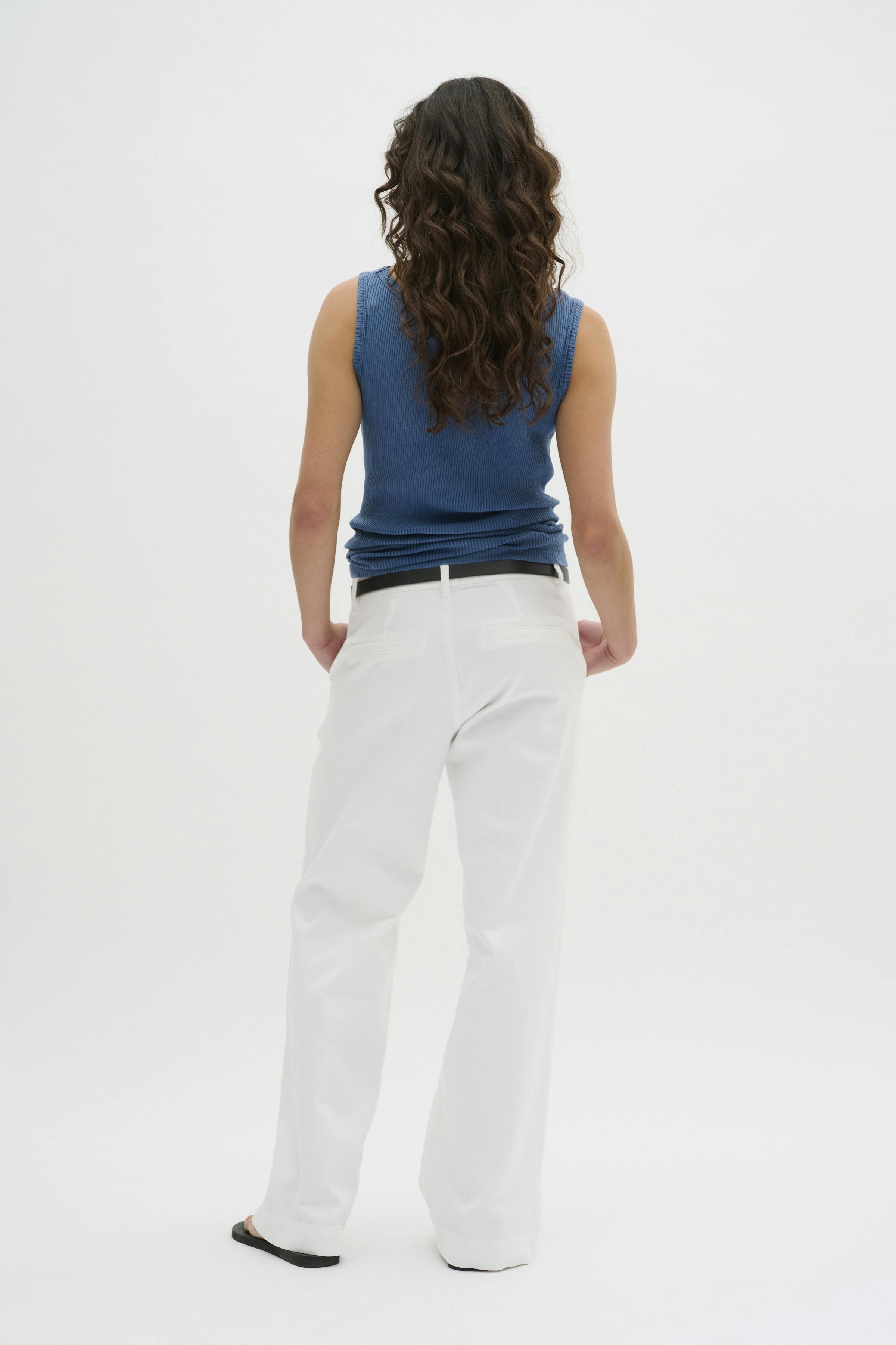 LaraMW Trousers LOOKBOOK BACK 10704230-110602