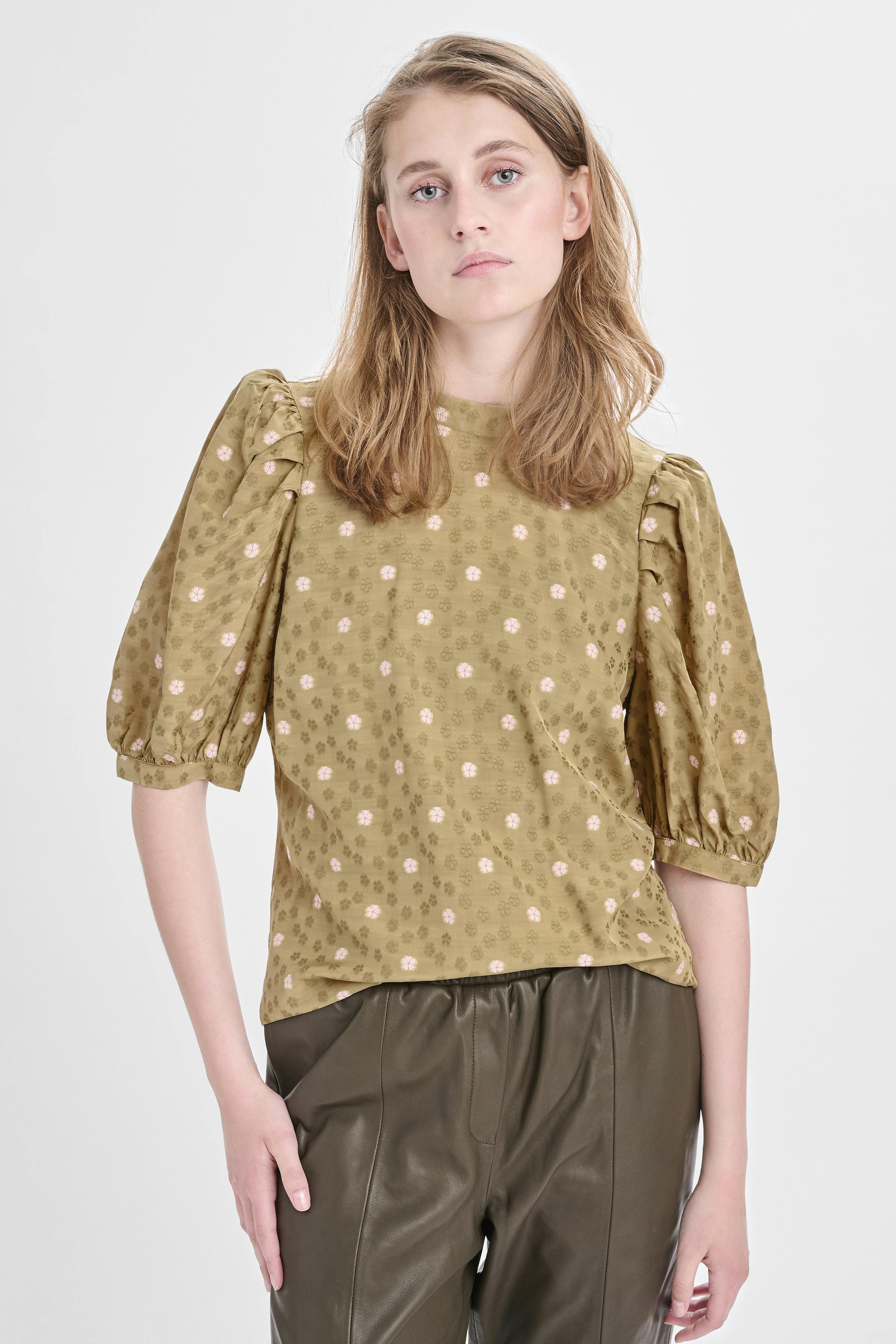 AshleyKB Blouse LOOKBOOK FRONT 10103755-171022