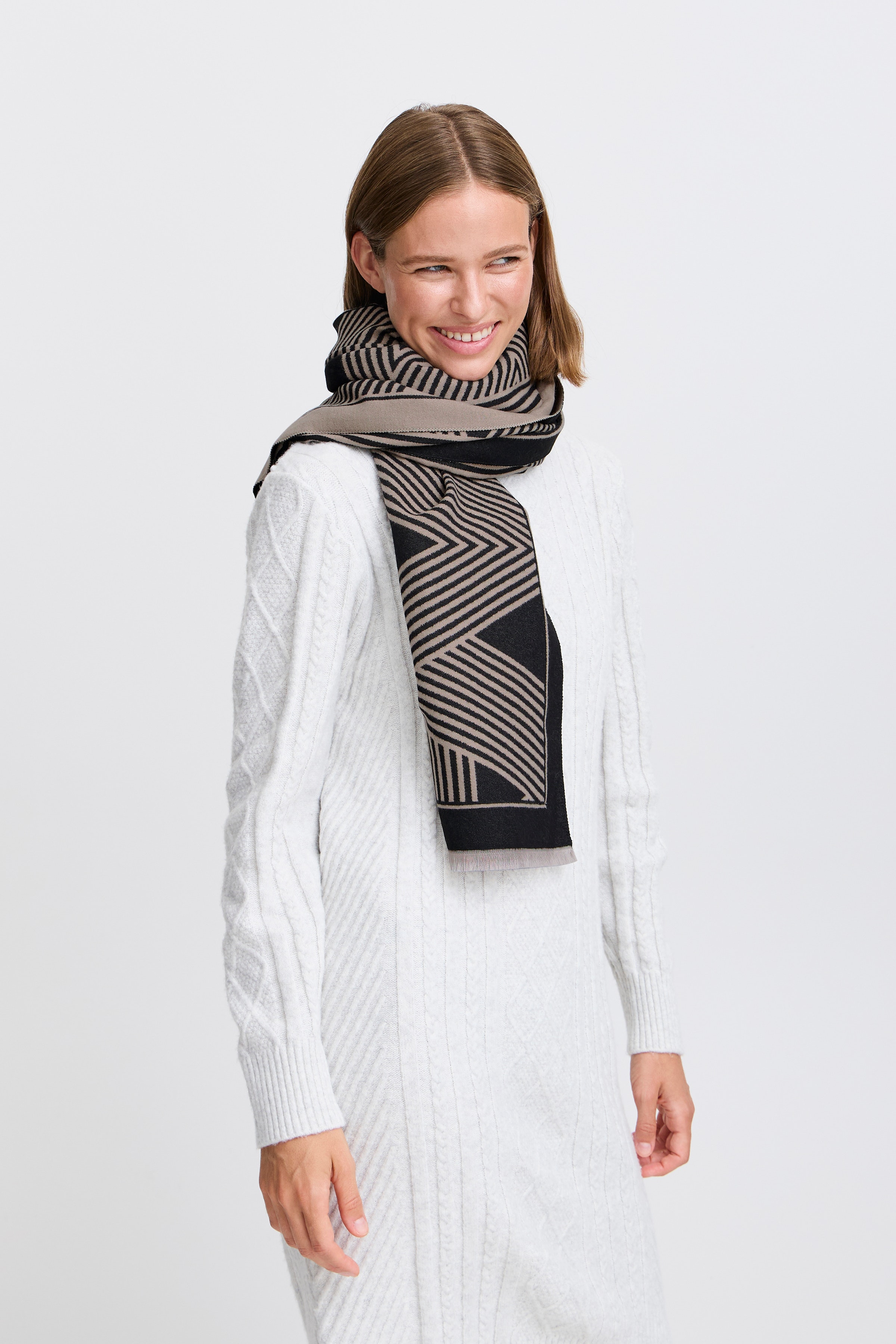 BAVIBI Skjerf LOOKBOOK FRONT 20815779-200453