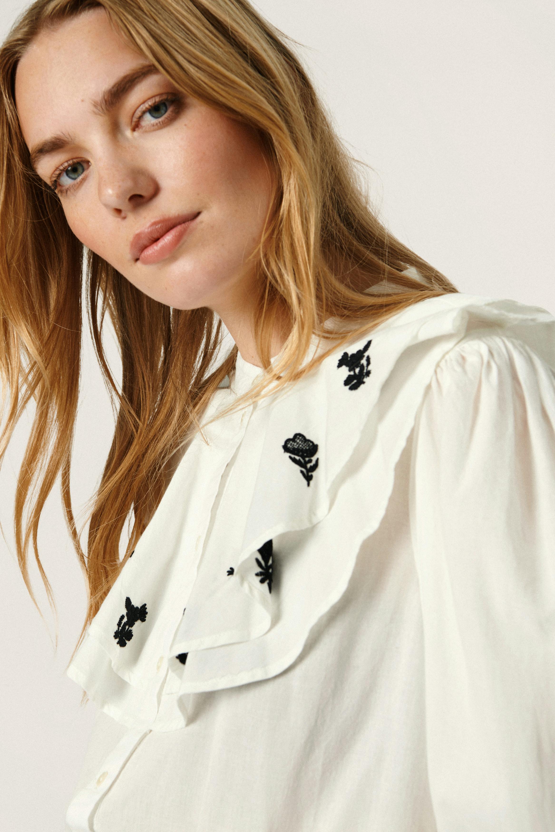 SLJennie Blouse LOOKBOOK DETAIL 30406302-110701