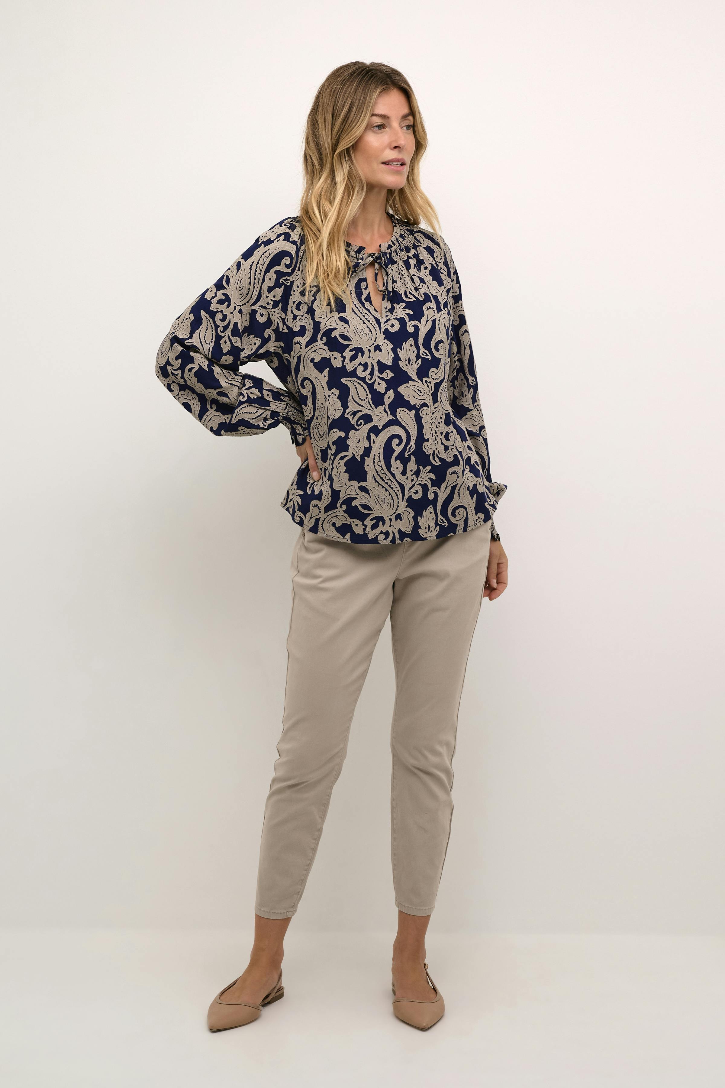 CRLucy Blouse LOOKBOOK FRONT 10613156-106905