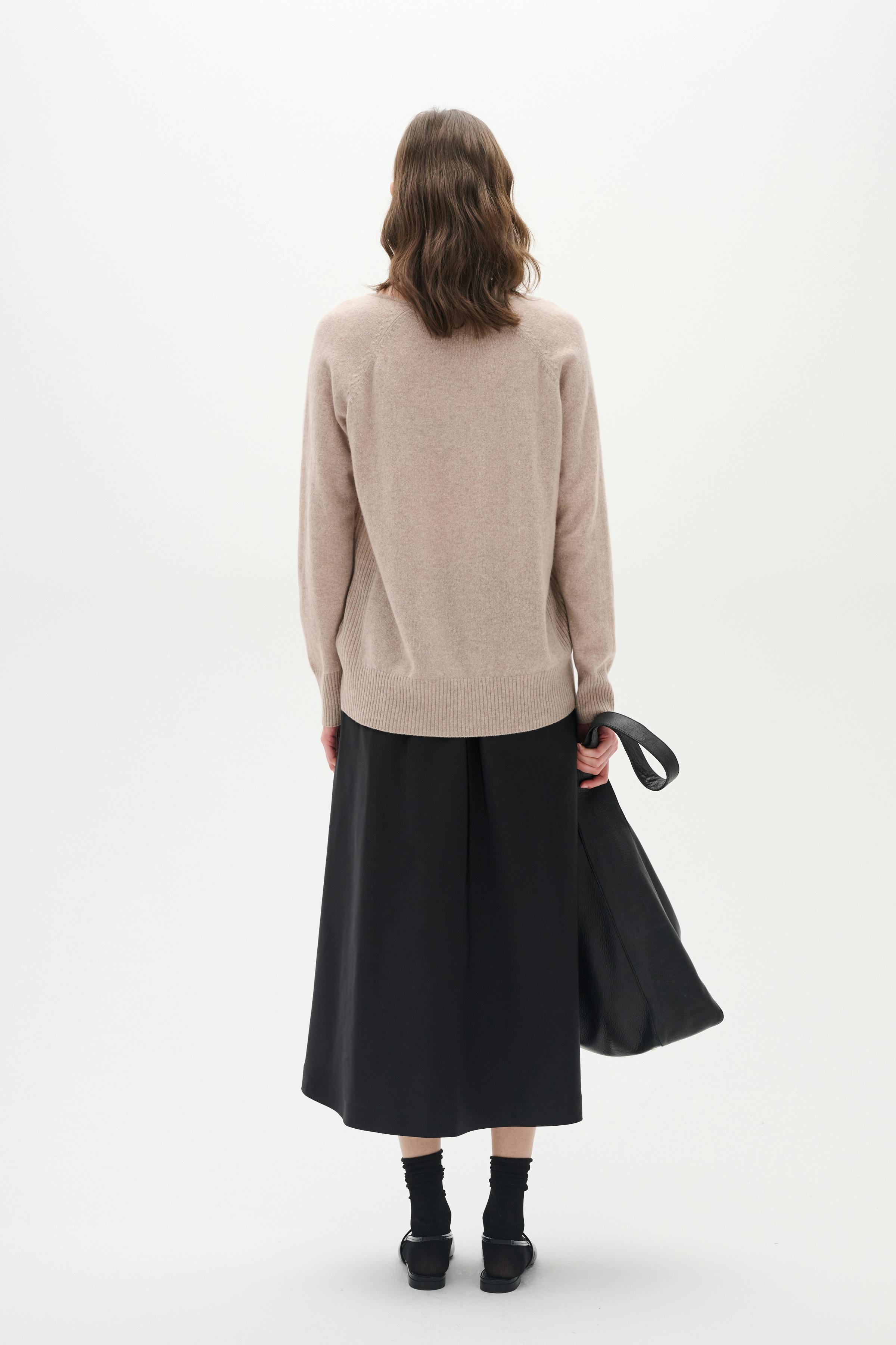 Lukka V-neck Cashmere Pullover LOOKBOOK BACK 30104240-10110