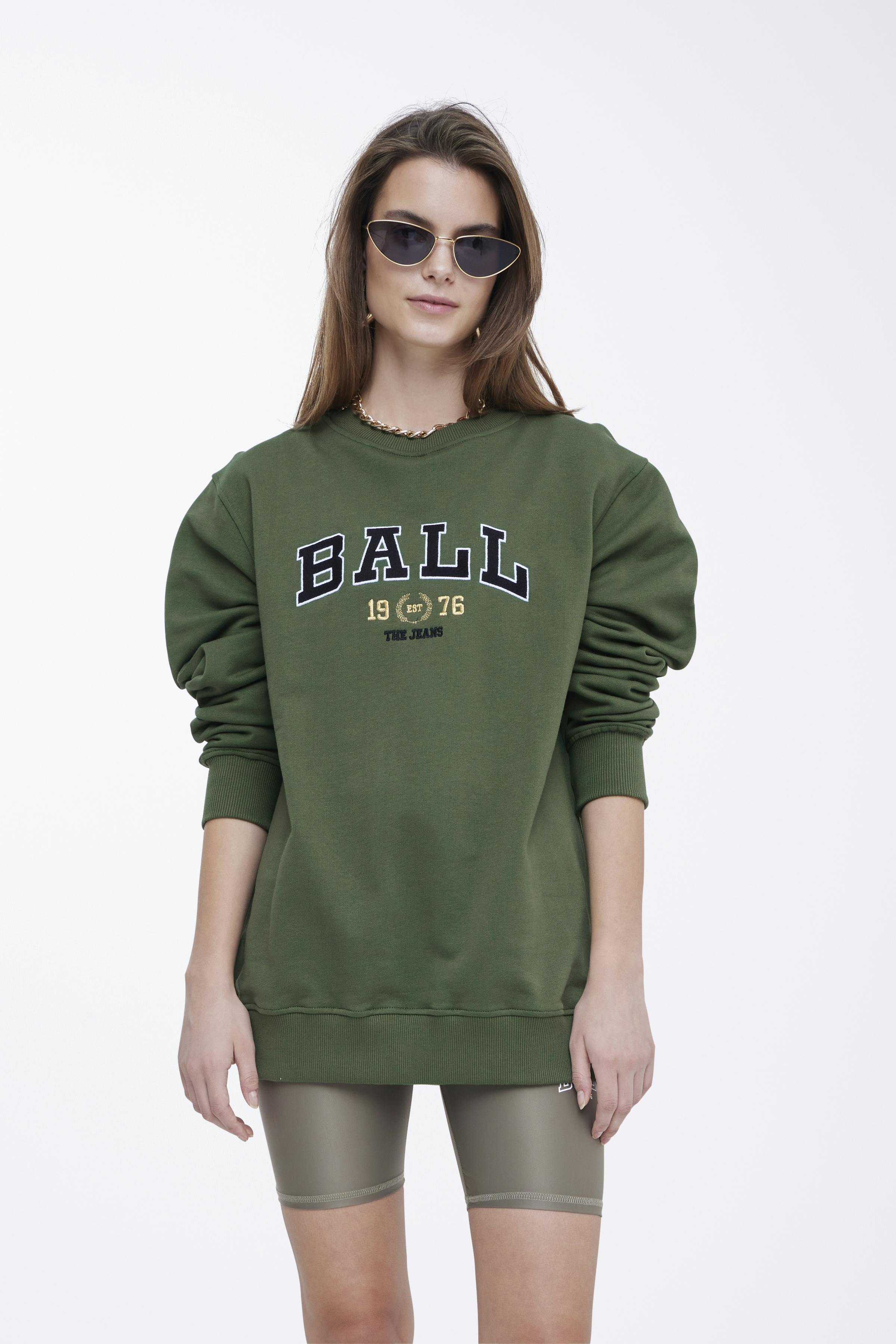 L. TAYLOR SWEATSHIRT LOOKBOOK FRONT 50400052-195511