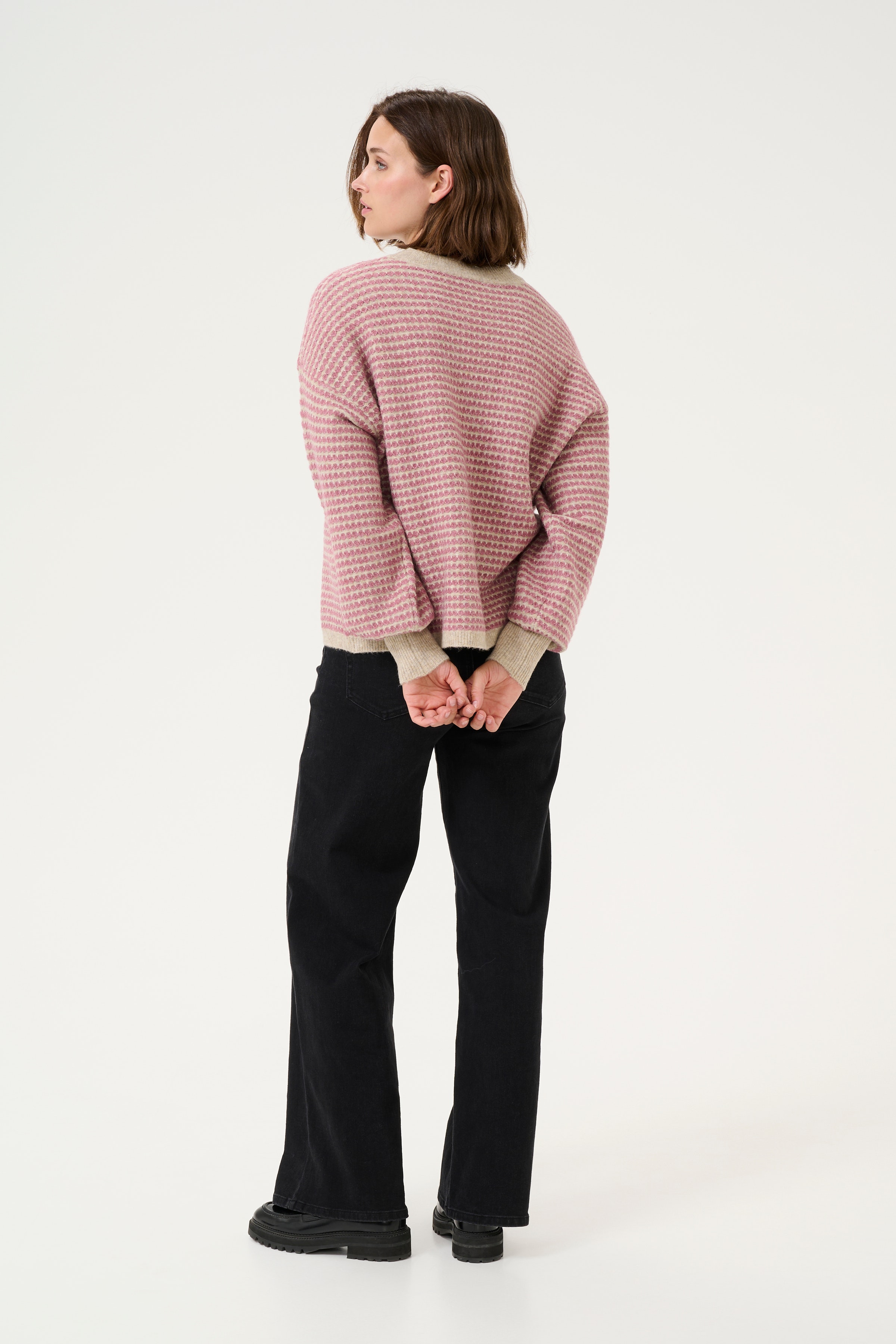 KAellery Pullover LOOKBOOK BACK 10509032-106868