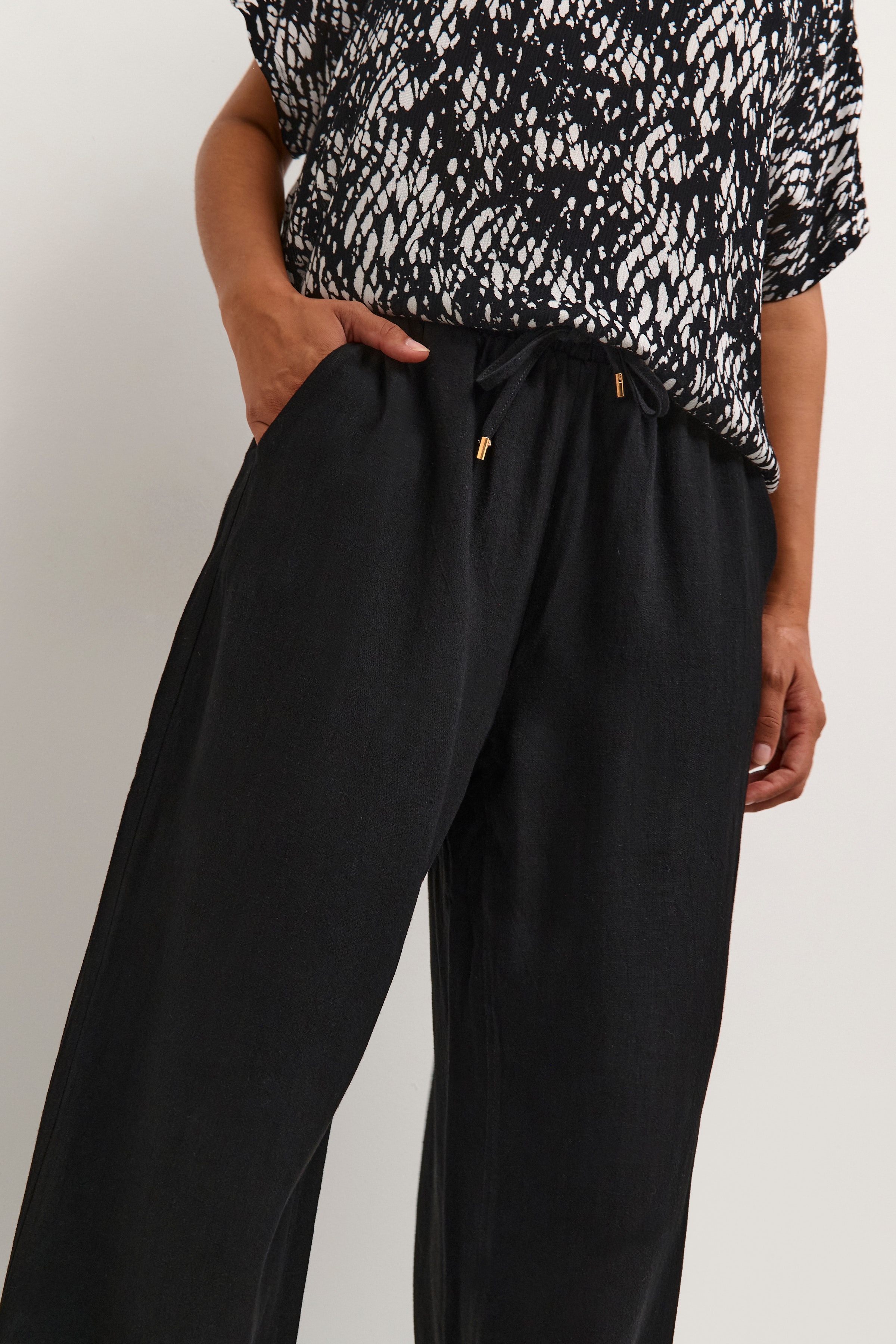 KAliny Bukser LOOKBOOK DETAIL 10507526-100121