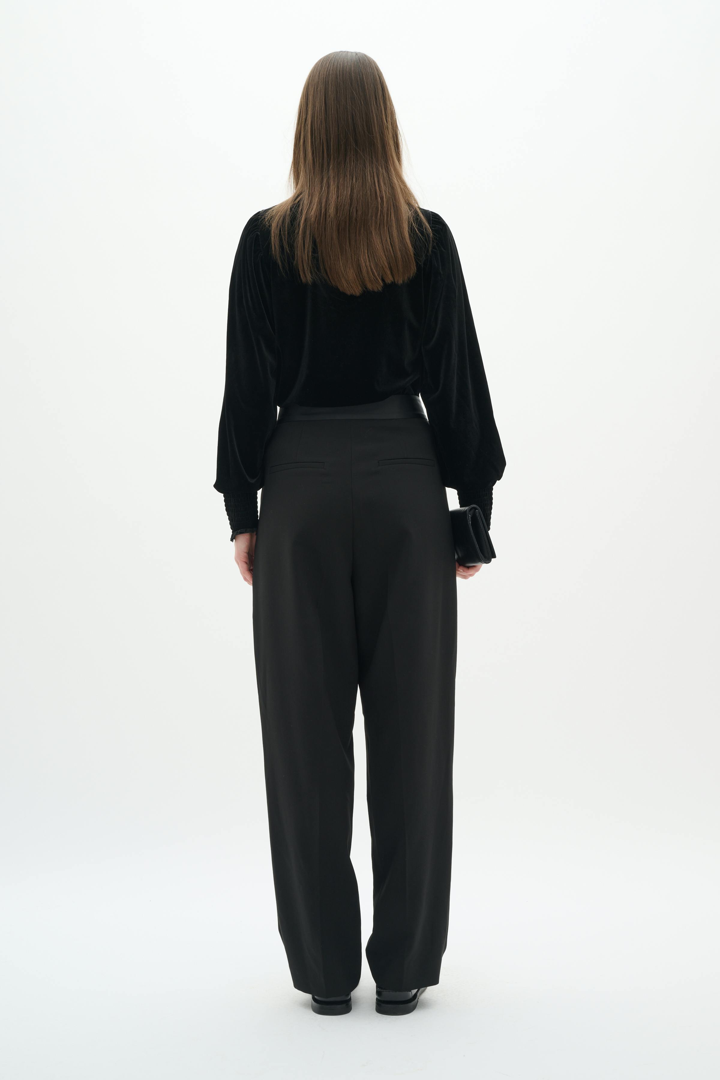 YaelIW Trousers LOOKBOOK BACK 30109822-194008