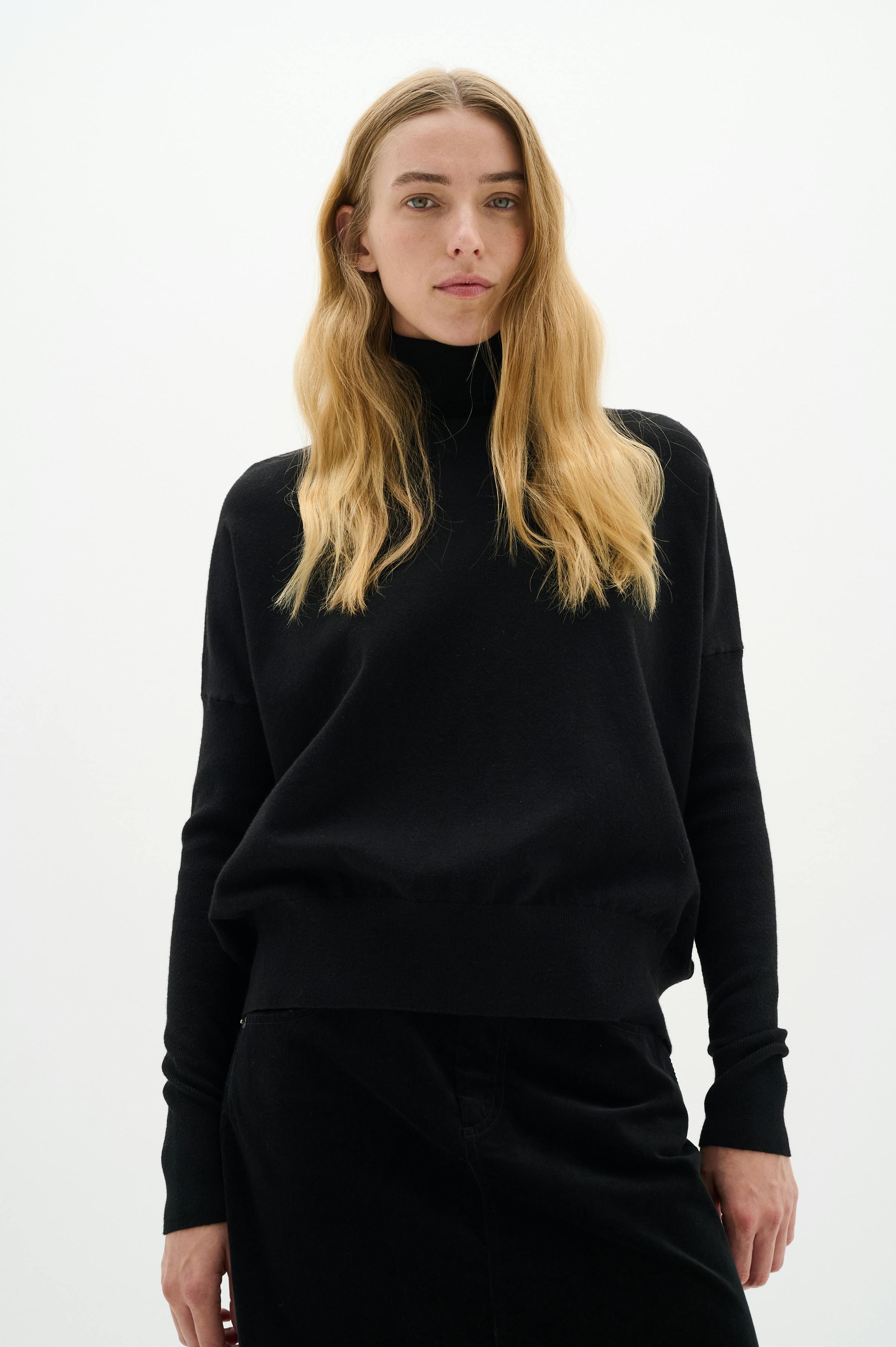 KellsieIW Turtleneck Pullover LOOKBOOK FRONT 30109746-194008