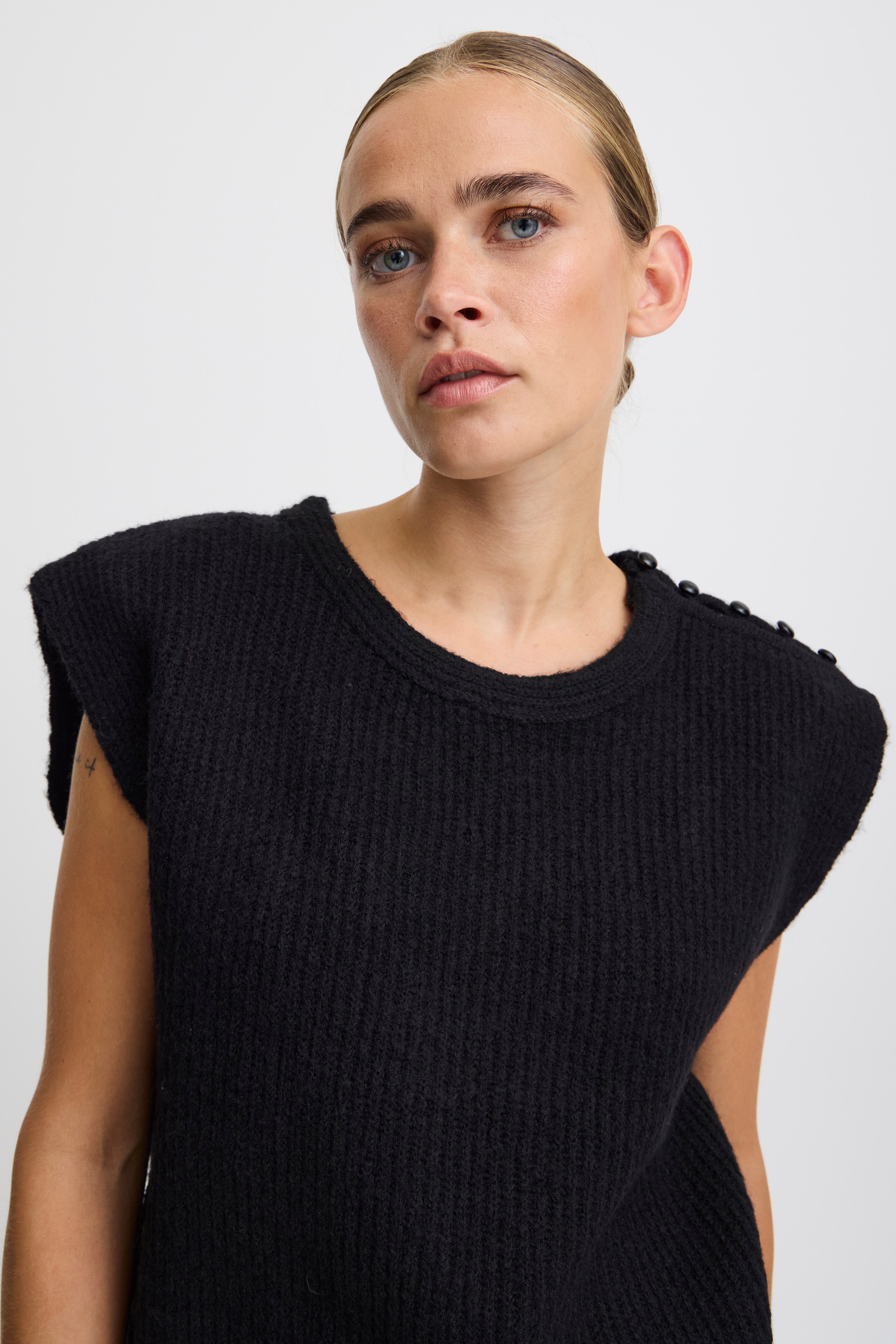 IHPOVOKE Strikket vest LOOKBOOK DETAIL 20121931-194008
