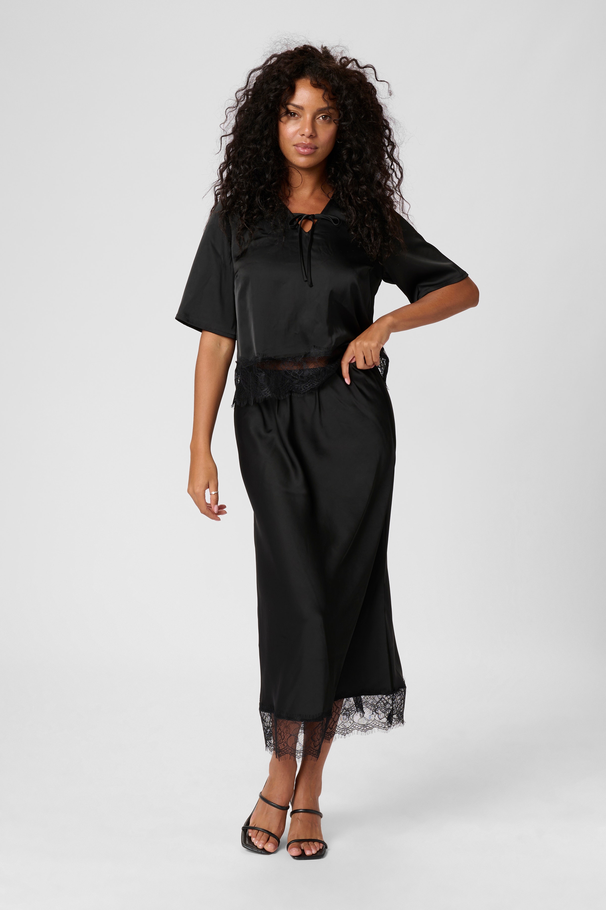 KAhilda Skjørt LOOKBOOK FRONT 10510191-100121
