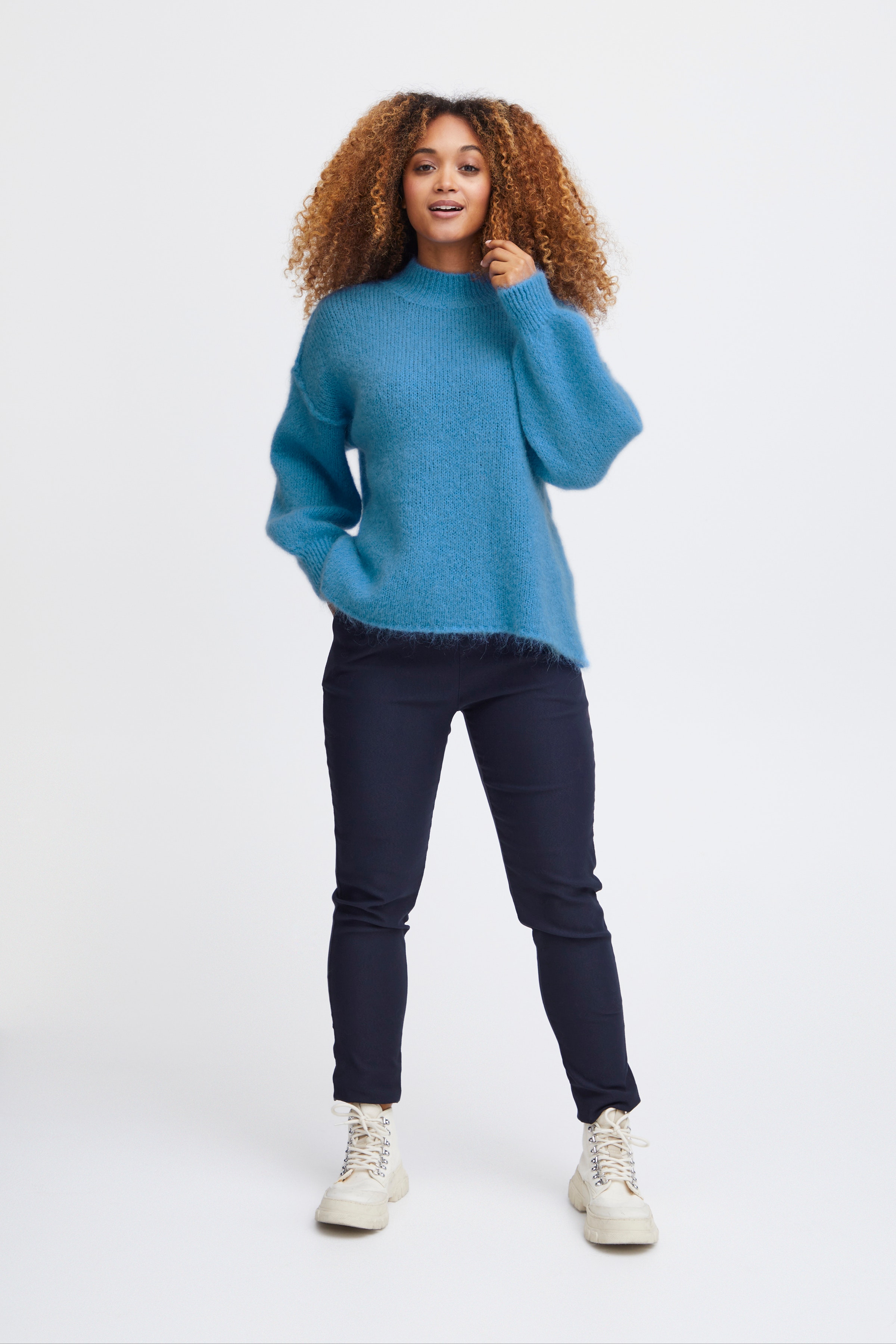 SBCARIN Pullover LOOKBOOK FRONT 22100427-164032