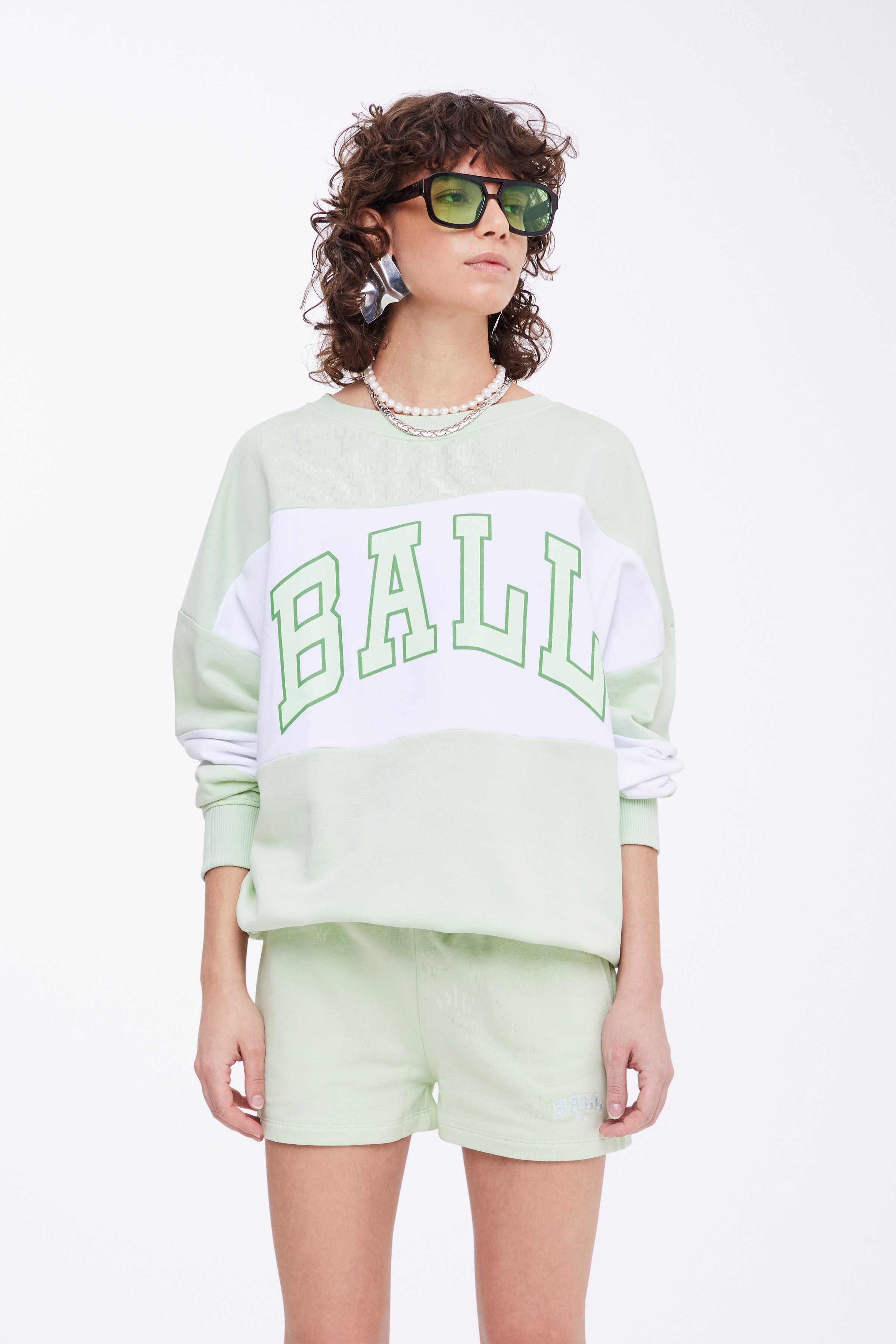 J. ROBINSON SWEATSHIRT LOOKBOOK FRONT 50400046-114805