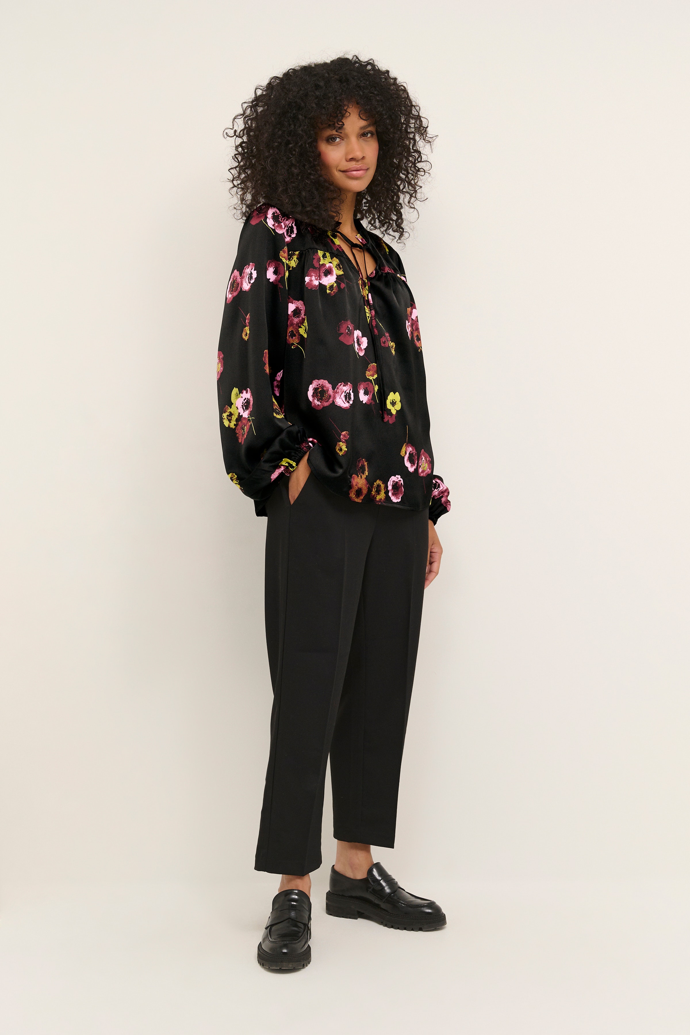 KAdonna Bluse LOOKBOOK FRONT 10507156-103694