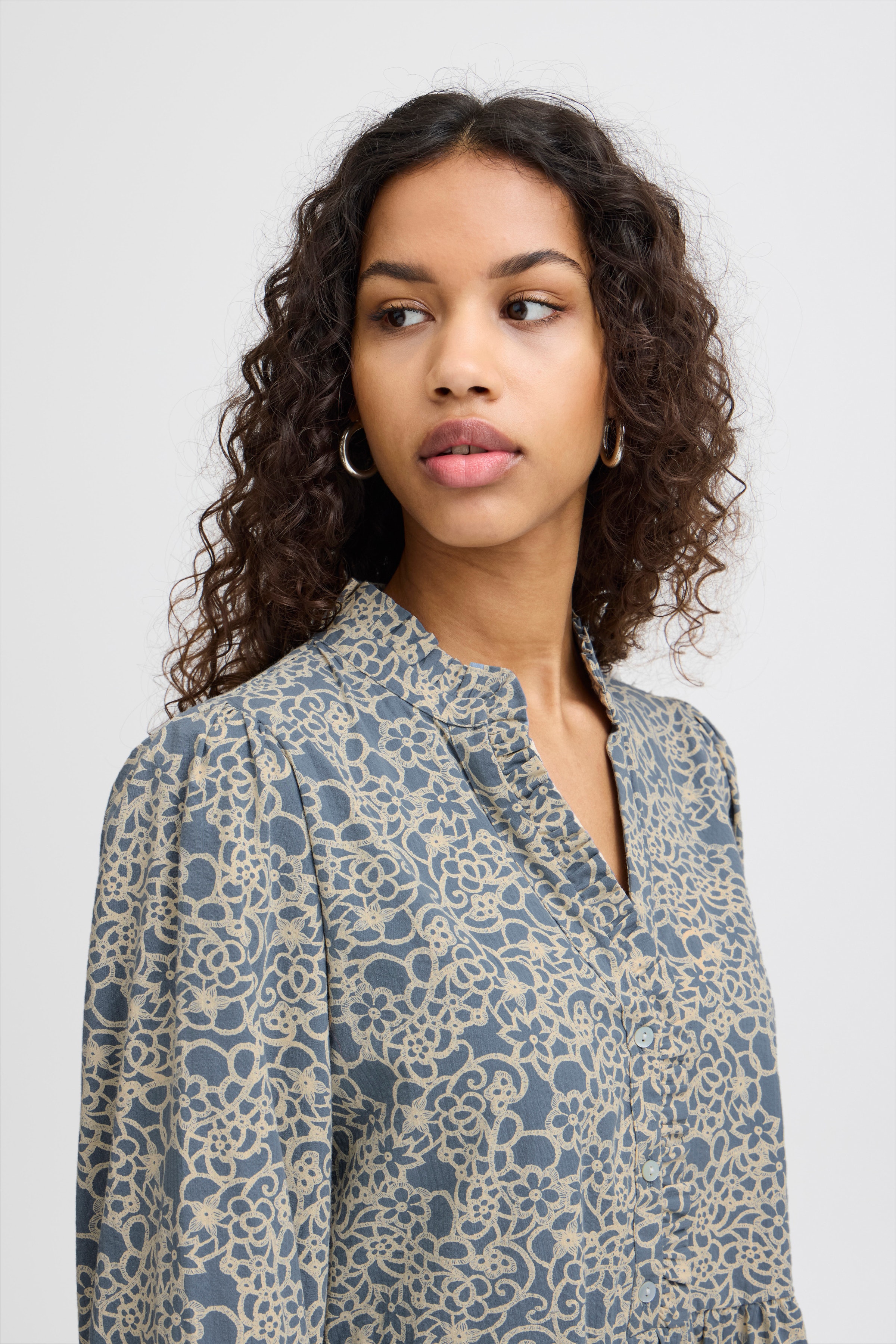 IHQWISSA Kjole LOOKBOOK DETAIL 20121613-203423